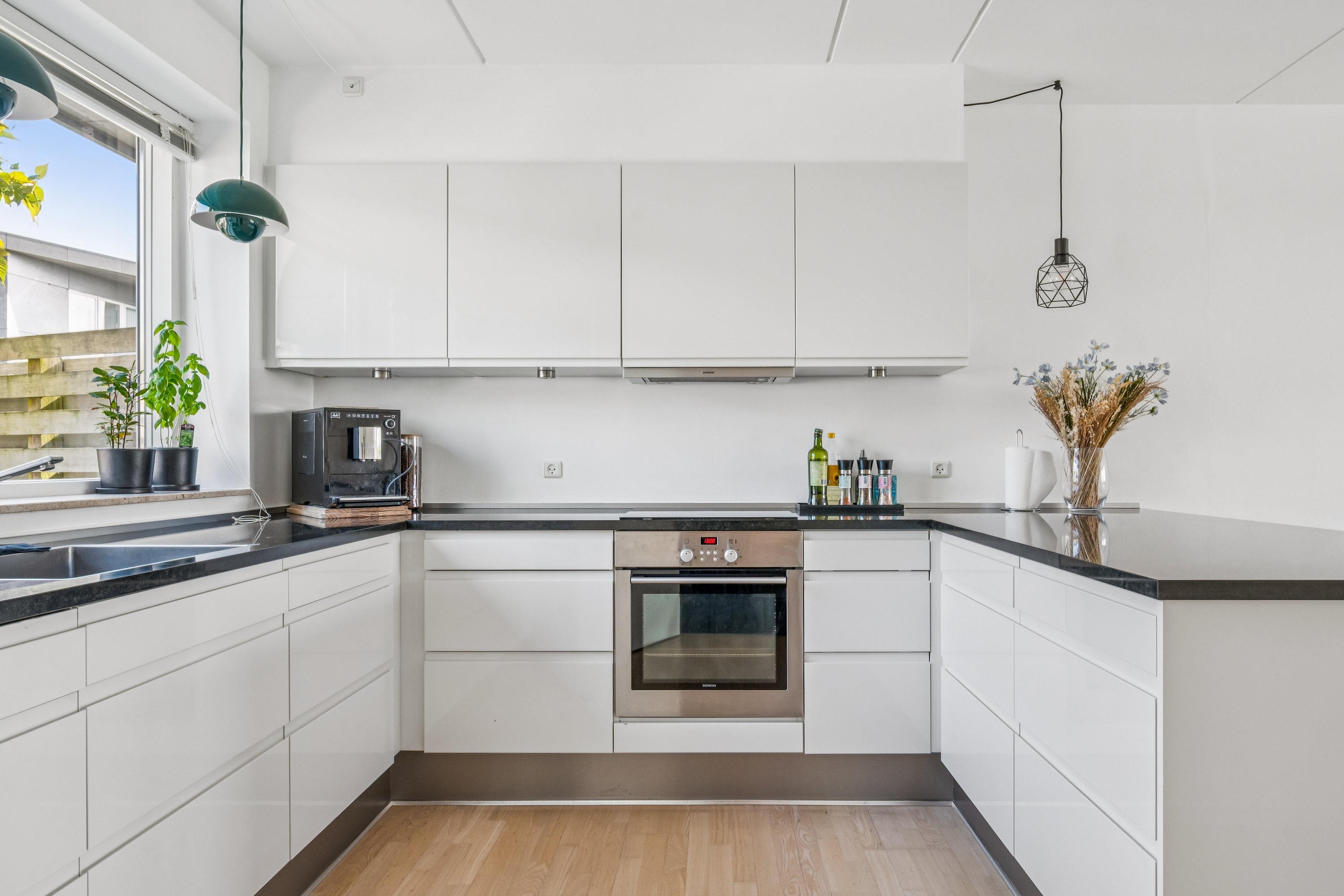 Fremhævet køkken billede i fuldskærmstilstand. Billede af Egå Engvej 196, 8250 Egå