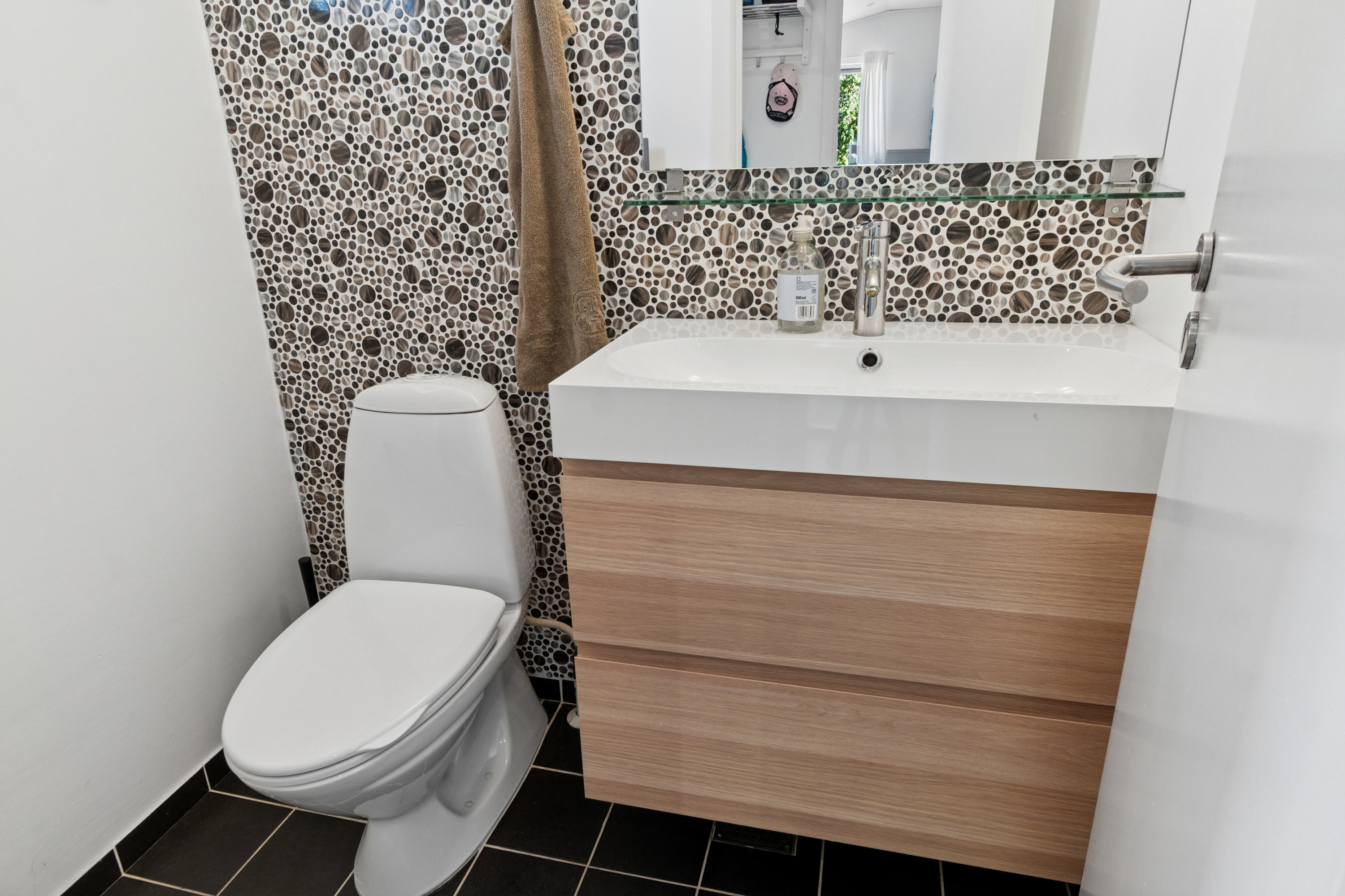 Fremhævet badeværelse billede i fuldskærmstilstand. Billede af Strandvangen 15, 2650 Hvidovre