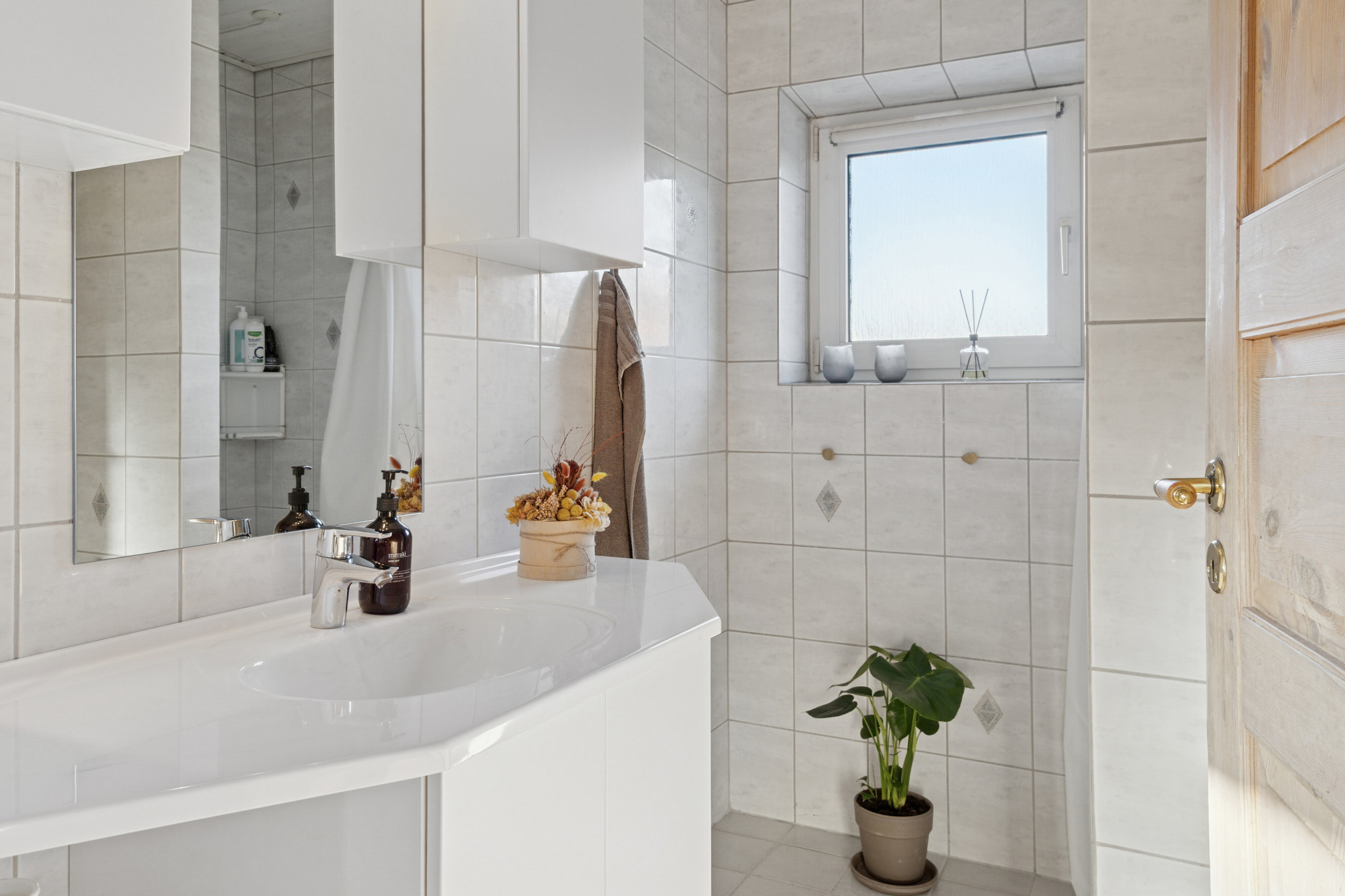 Fremhævet badeværelse billede i fuldskærmstilstand. Billede af Peter Bonnens Vej 71, 7430 Ikast