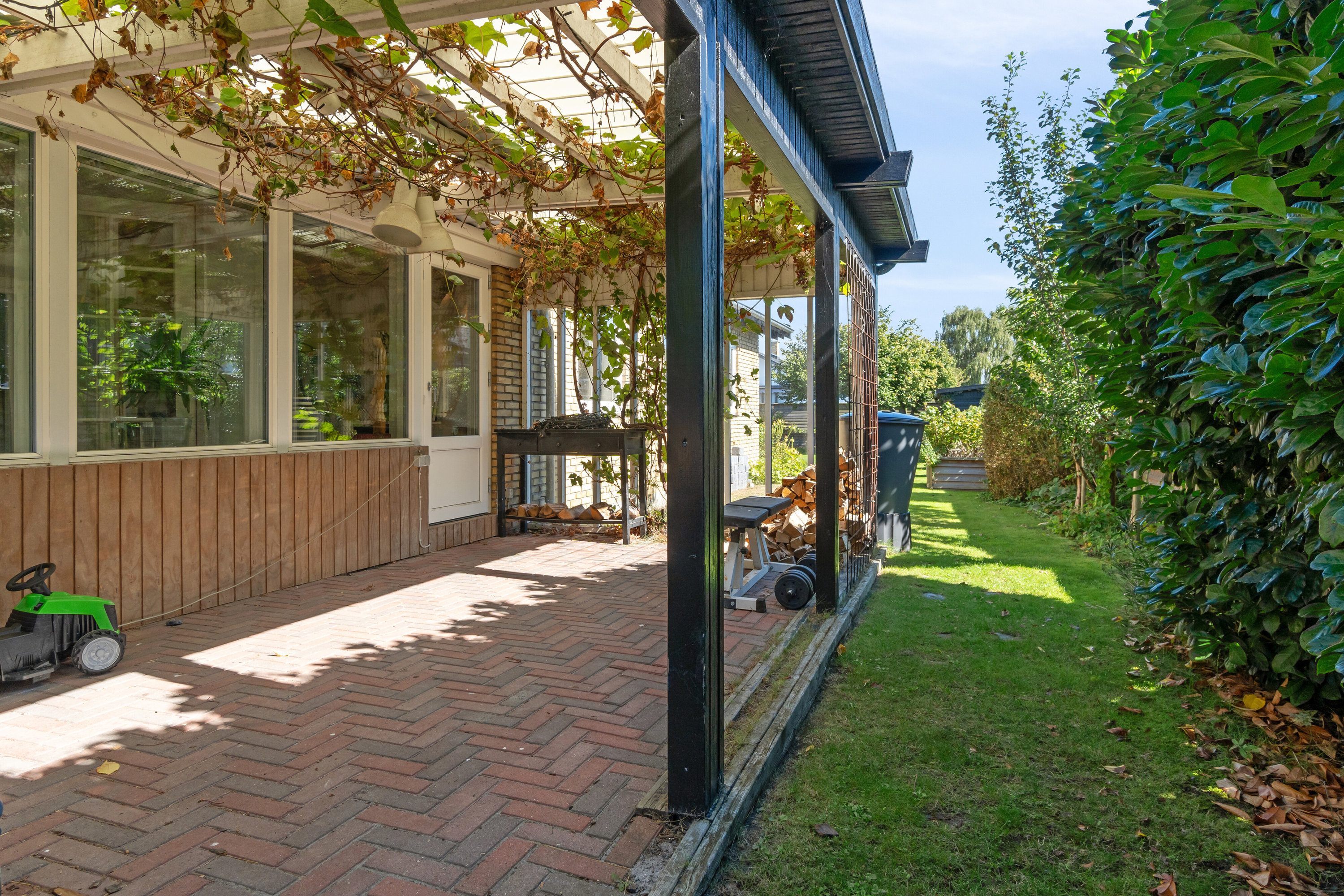 Fremhævet overdækket terrasse billede i fuldskærmstilstand. Billede af Strandvangen 15, 2650 Hvidovre