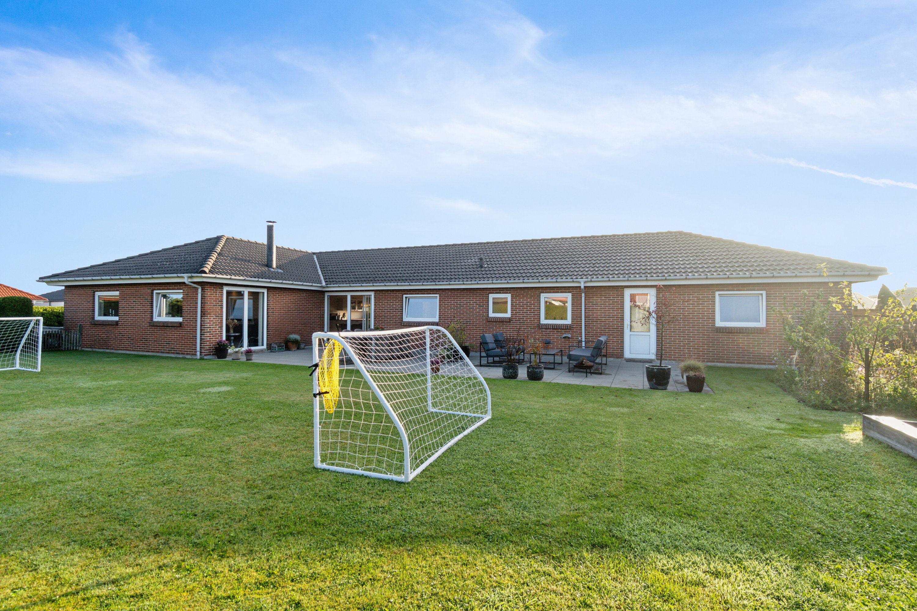 Fremhævet set fra haven billede i fuldskærmstilstand. Billede af Peter Bonnens Vej 71, 7430 Ikast