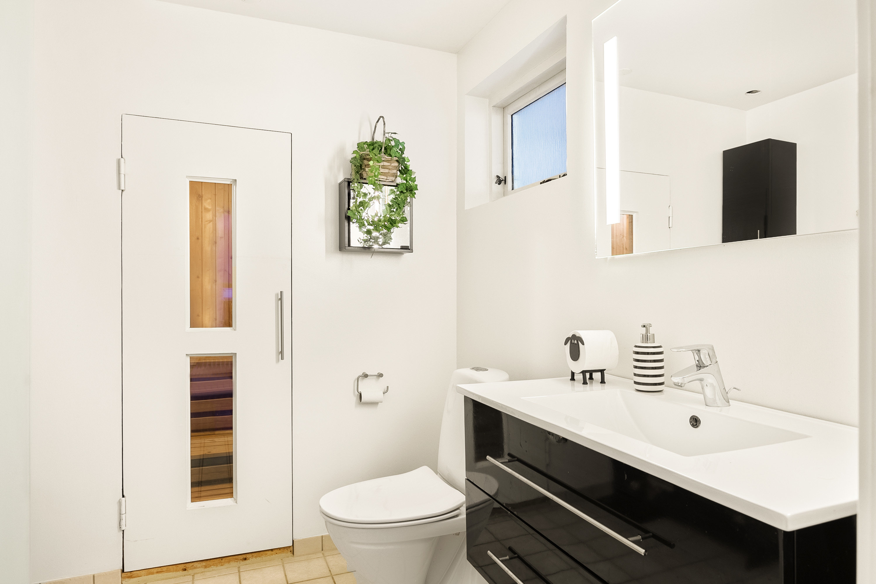 Fremhævet badeværelse billede i fuldskærmstilstand. Billede af Liljevænget 9, 8362 Hørning