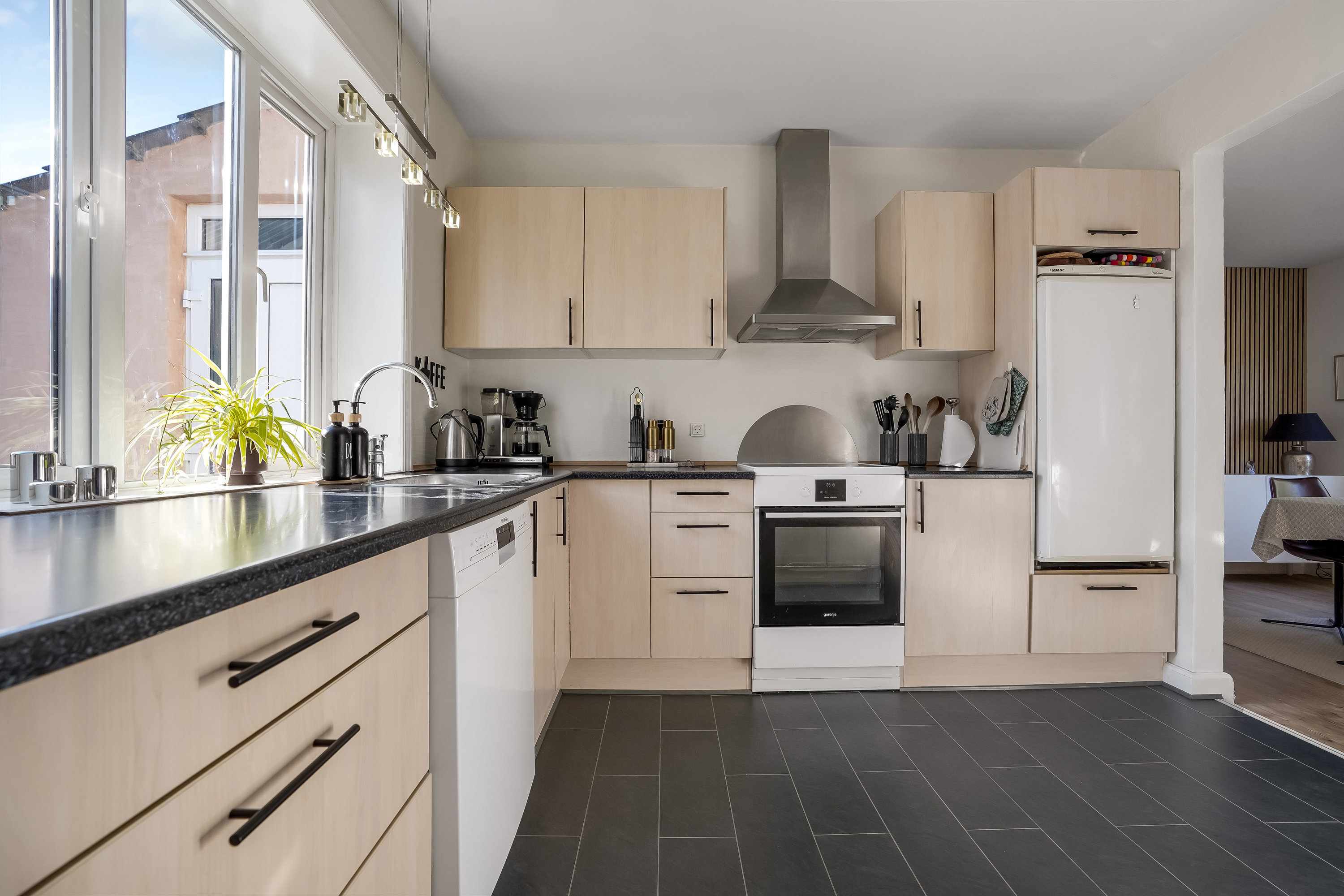 Fremhævet køkken billede i fuldskærmstilstand. Billede af Vejlbyvej 34, Vejlby, 5500 Middelfart