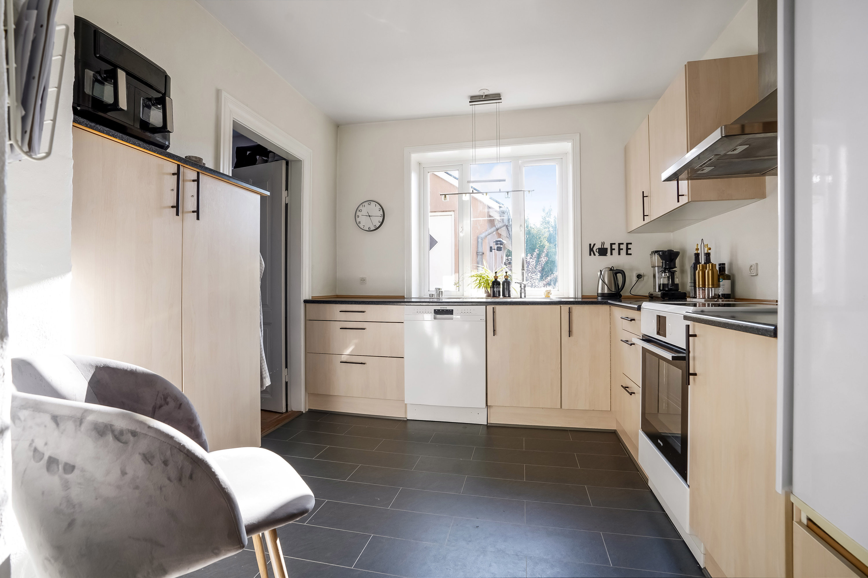 Fremhævet køkken billede i fuldskærmstilstand. Billede af Vejlbyvej 34, Vejlby, 5500 Middelfart