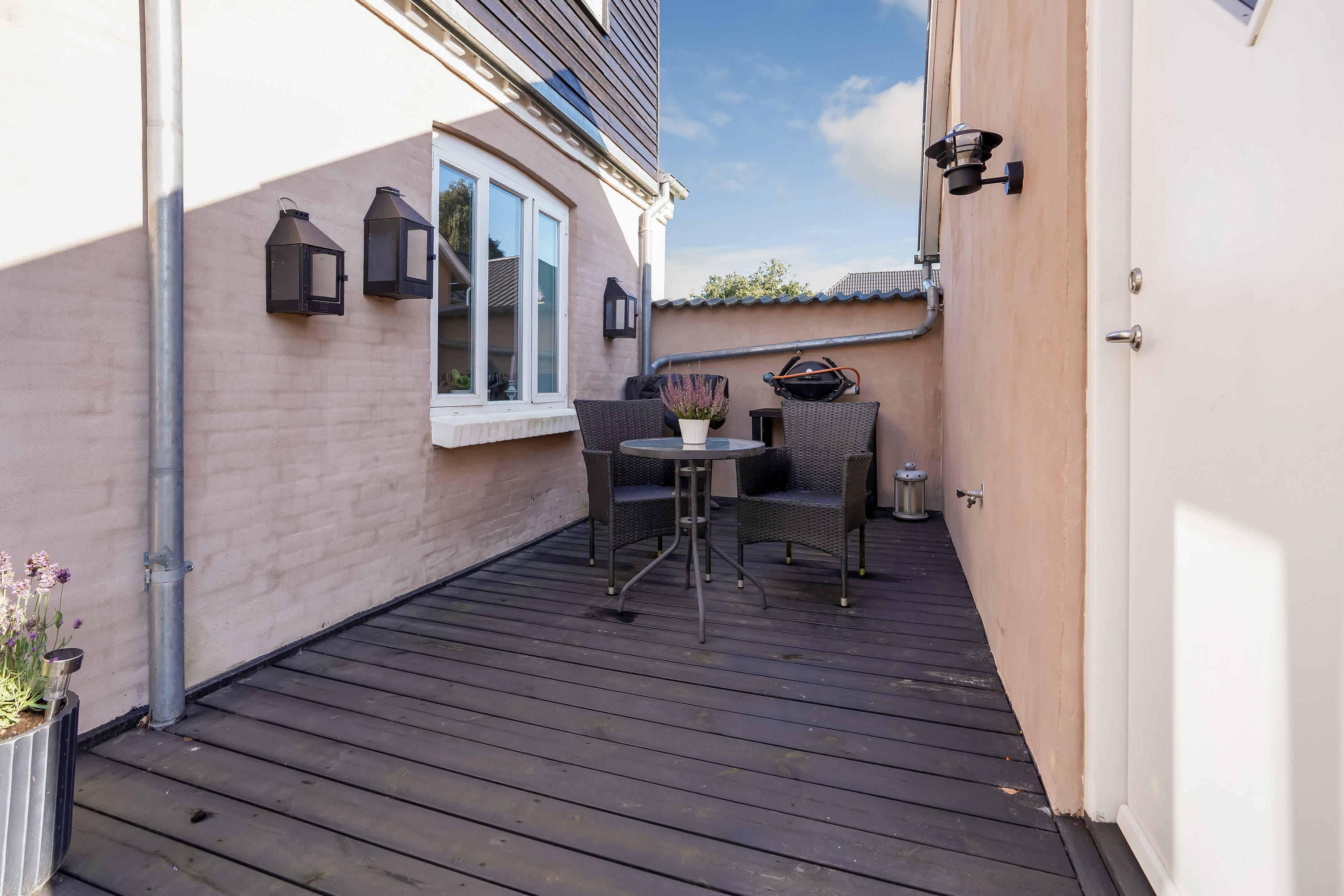 Fremhævet terrasse billede i fuldskærmstilstand. Billede af Vejlbyvej 34, Vejlby, 5500 Middelfart