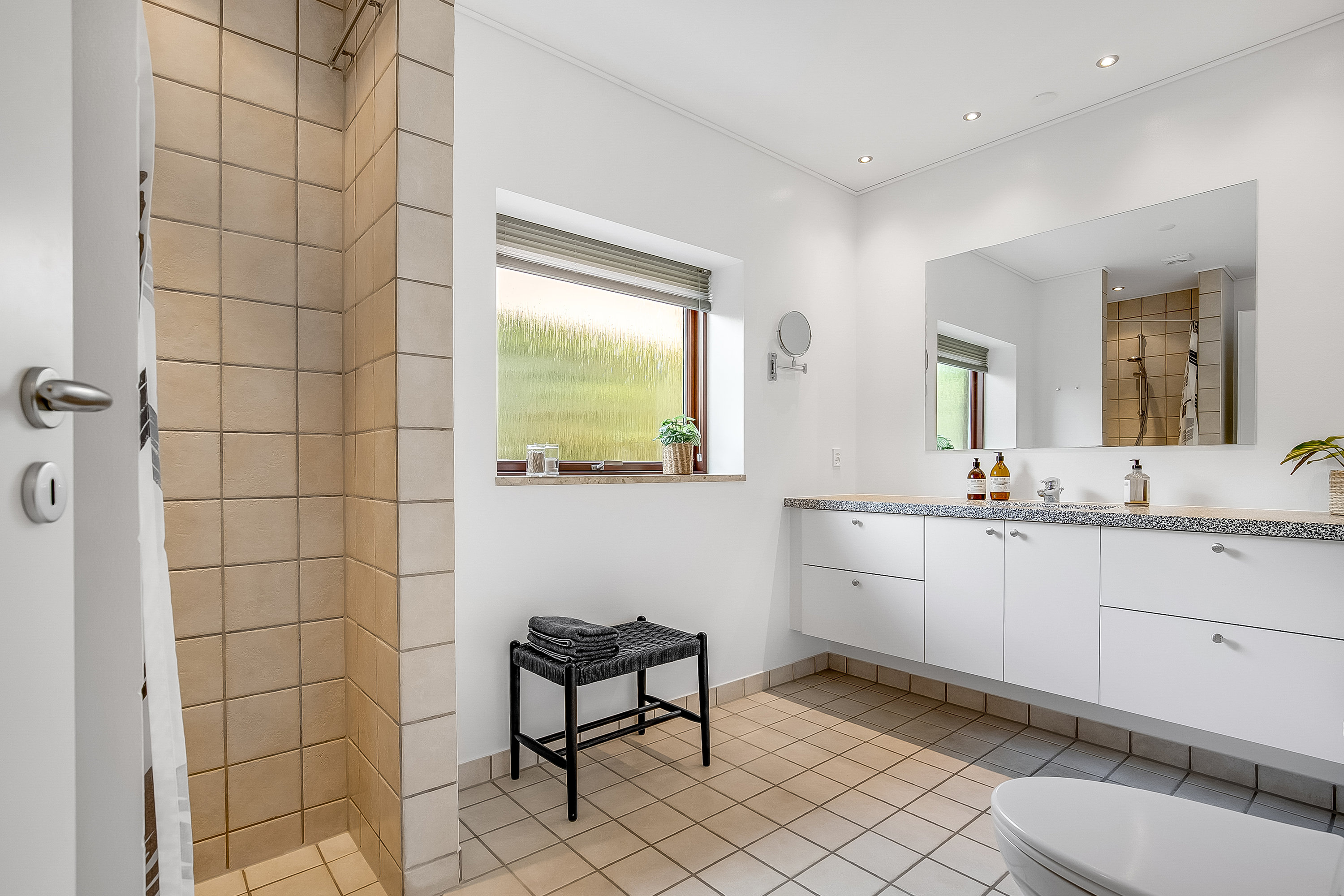 Fremhævet badeværelse billede i fuldskærmstilstand. Billede af Grævlingevænget 1, Strandhuse, 6000 Kolding