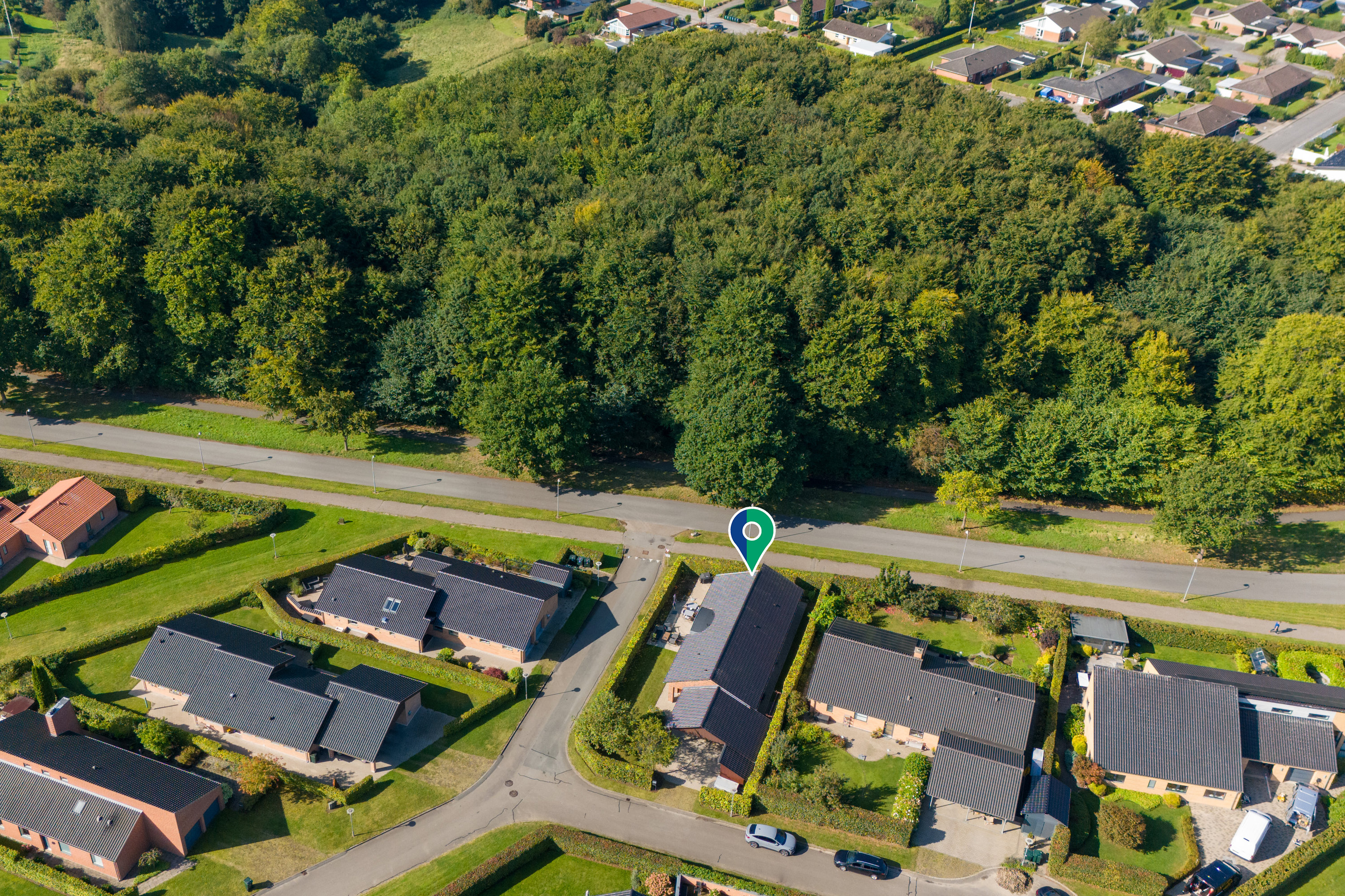 Fremhævet luftfoto billede i fuldskærmstilstand. Billede af Grævlingevænget 1, Strandhuse, 6000 Kolding