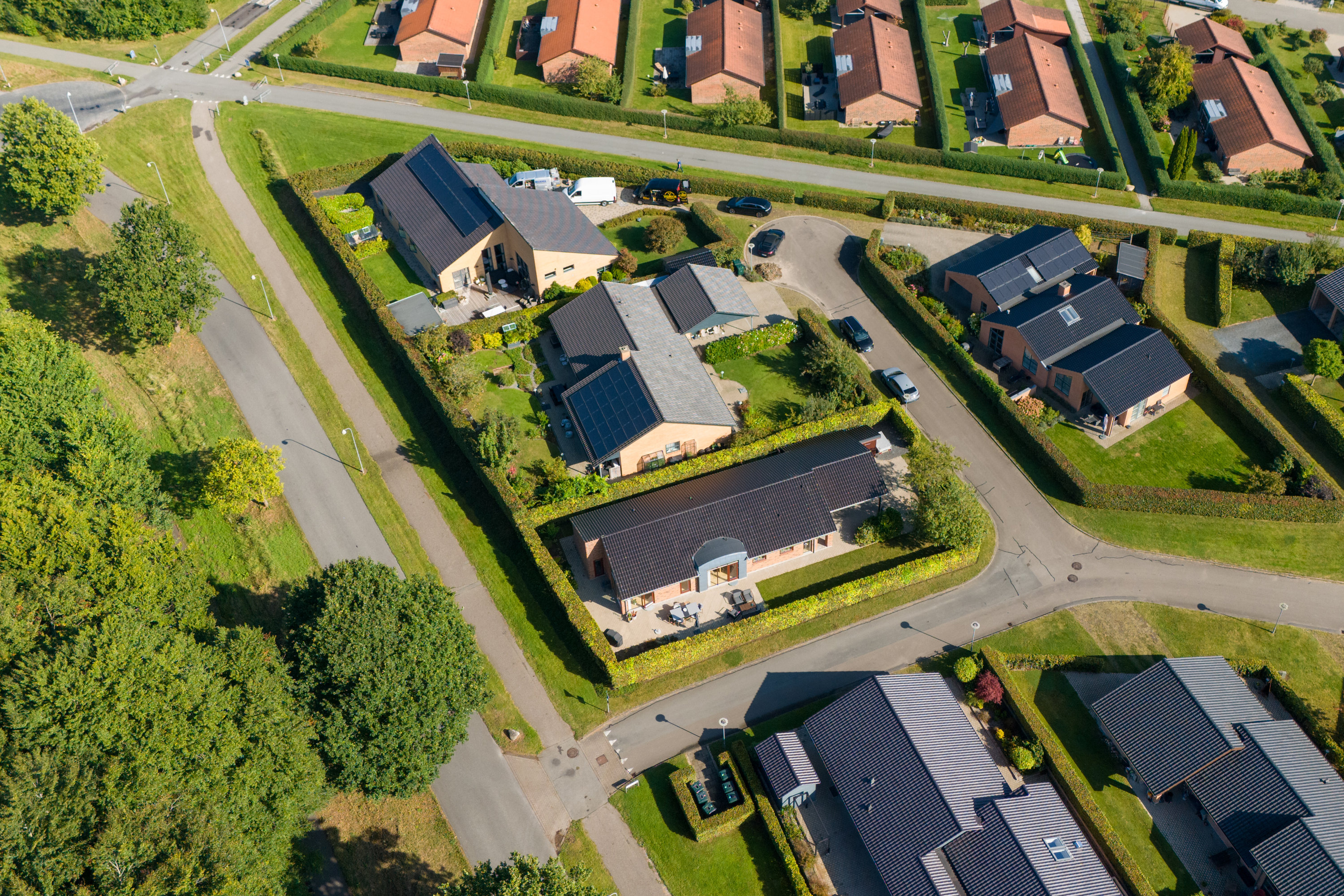 Fremhævet luftfoto billede i fuldskærmstilstand. Billede af Grævlingevænget 1, Strandhuse, 6000 Kolding