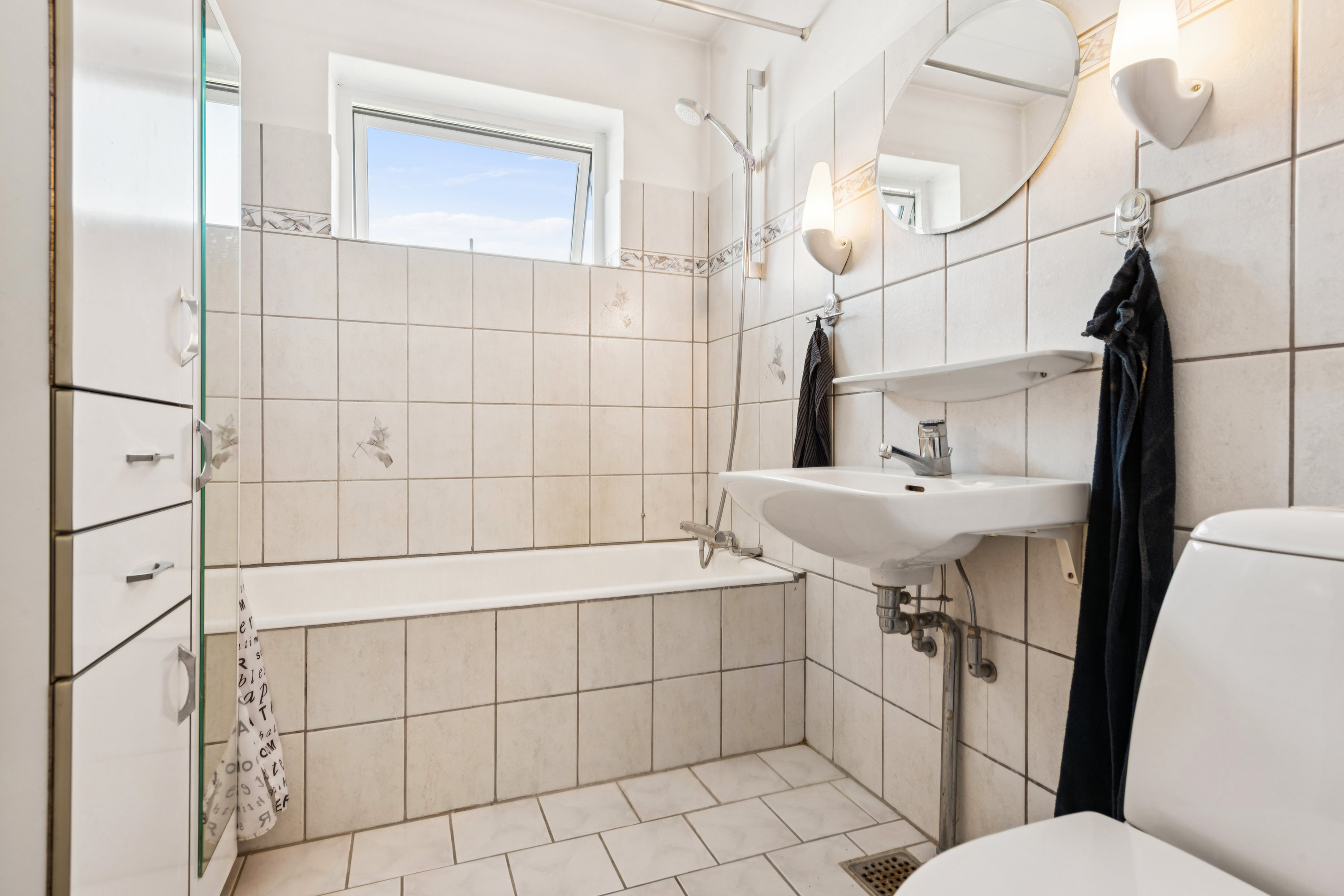 Fremhævet badeværelse billede i fuldskærmstilstand. Billede af Rørager 9, 2670 Greve