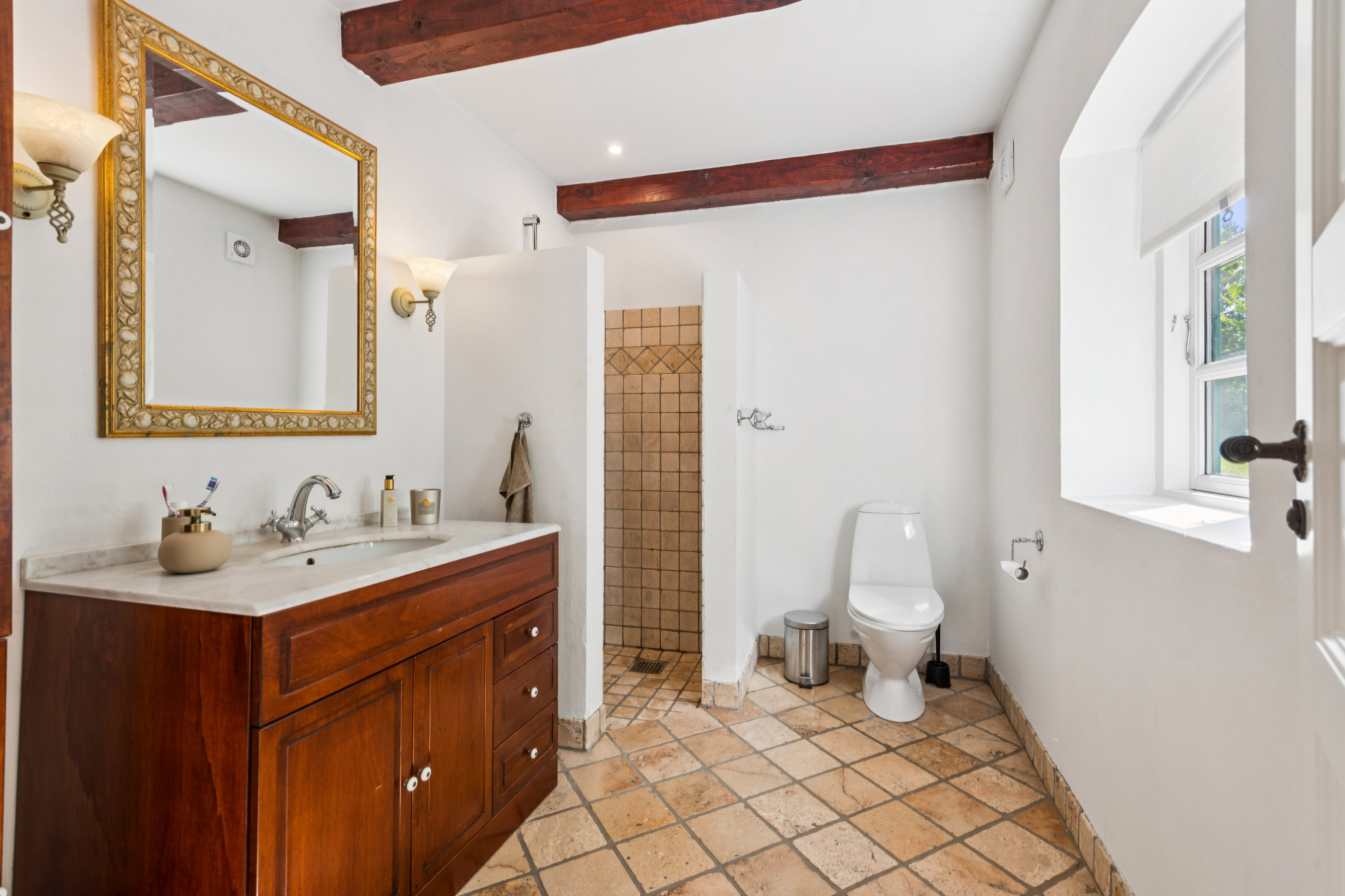 Fremhævet badeværelse billede i fuldskærmstilstand. Billede af Lillegade 33, 2670 Greve