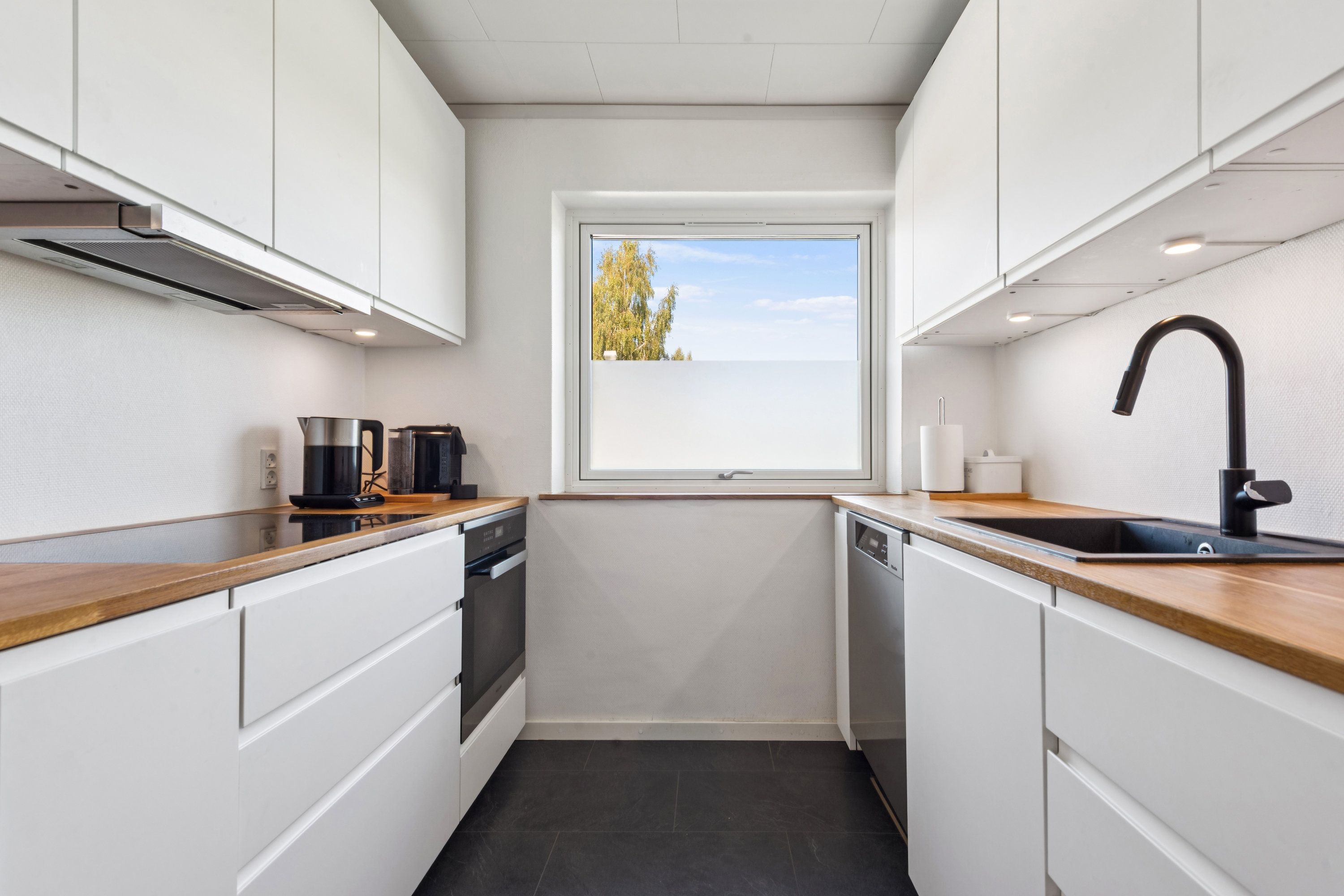 Fremhævet køkken billede i fuldskærmstilstand. Billede af Rørager 9, 2670 Greve