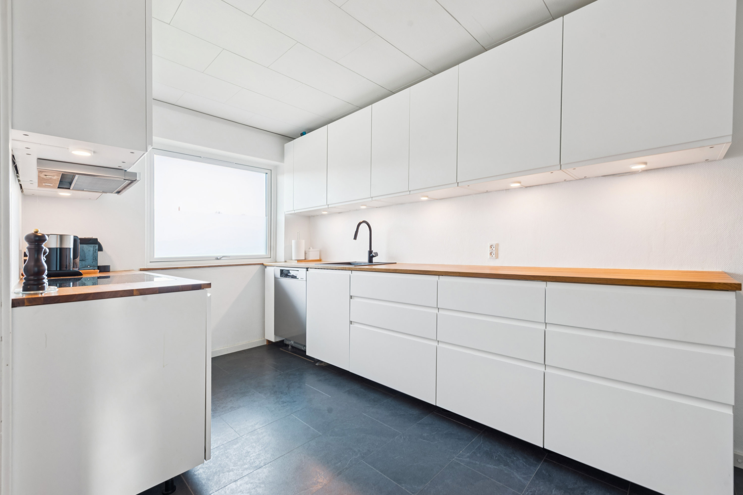 Fremhævet køkken billede i fuldskærmstilstand. Billede af Rørager 9, 2670 Greve