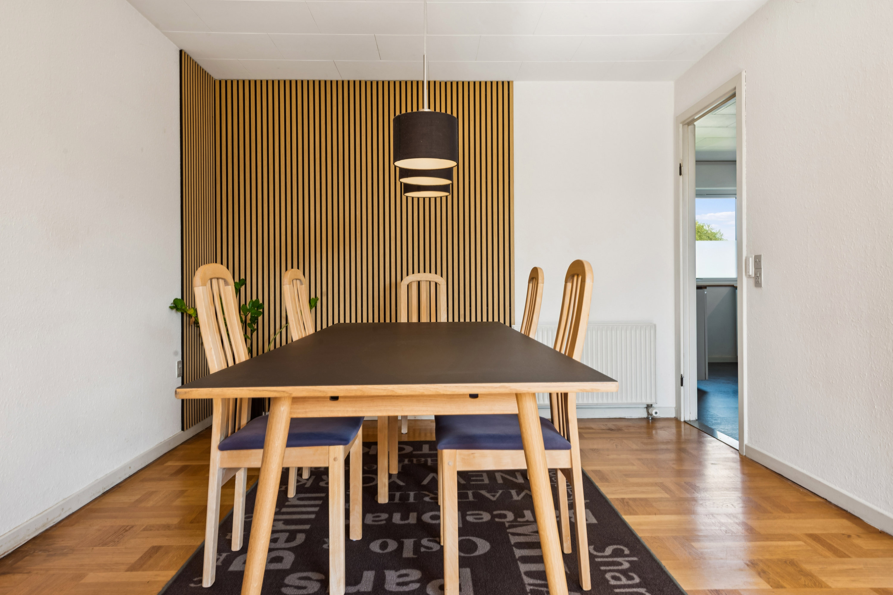 Fremhævet stue billede i fuldskærmstilstand. Billede af Rørager 9, 2670 Greve