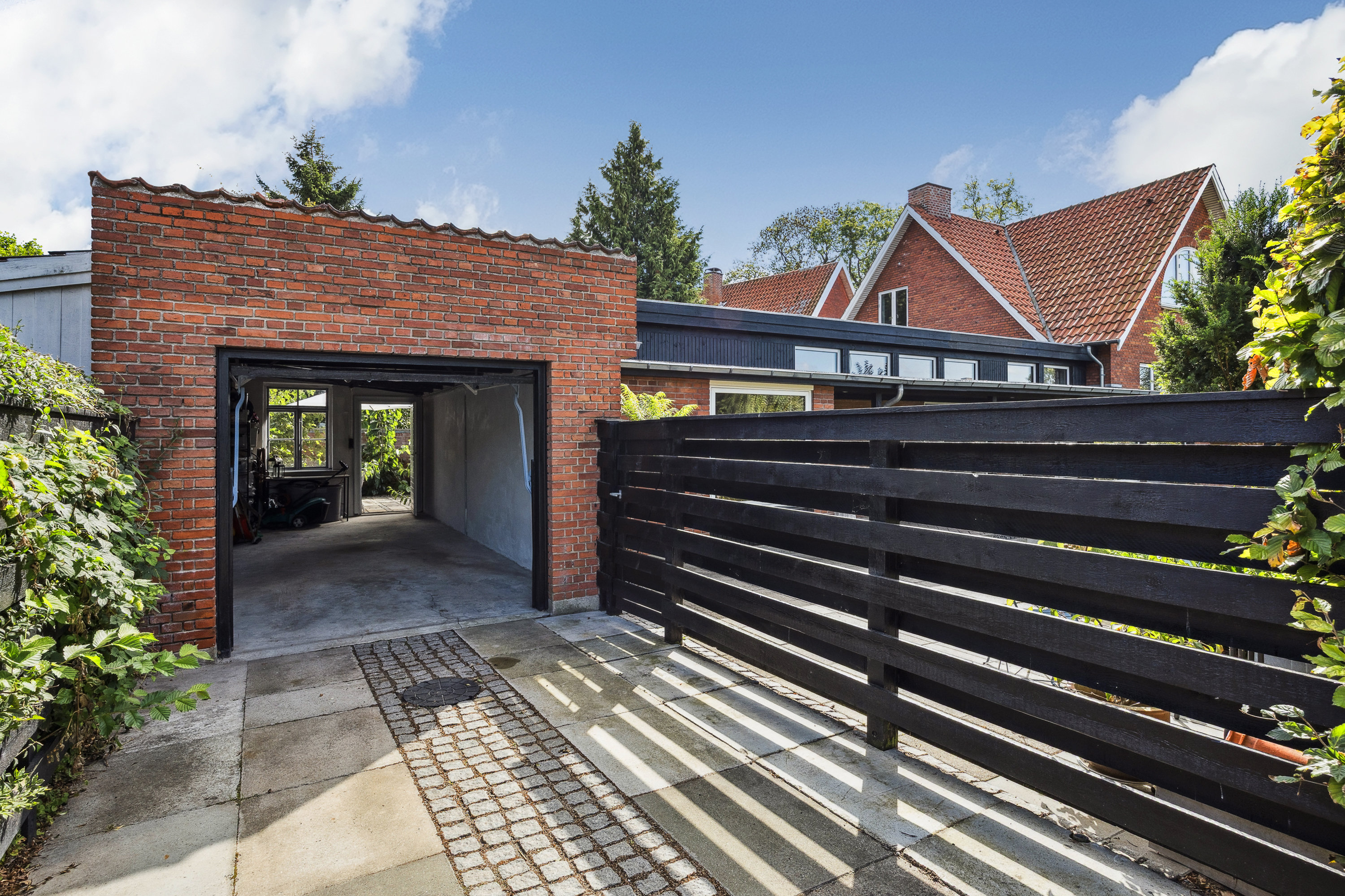 Fremhævet garage billede i fuldskærmstilstand. Billede af Klosteralleen 18, 4100 Ringsted