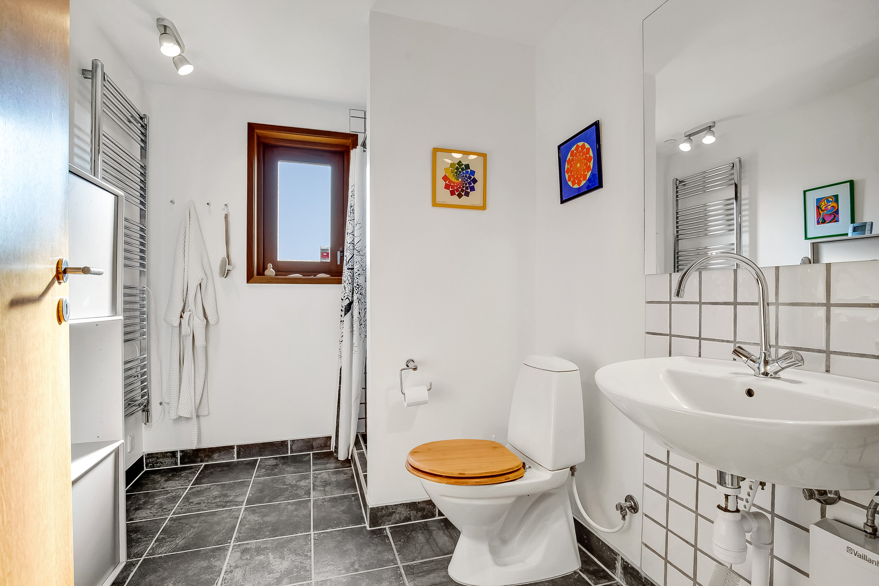 Fremhævet badeværelse billede i fuldskærmstilstand. Billede af Søndergyden 6, Skanderup, 6640 Lunderskov