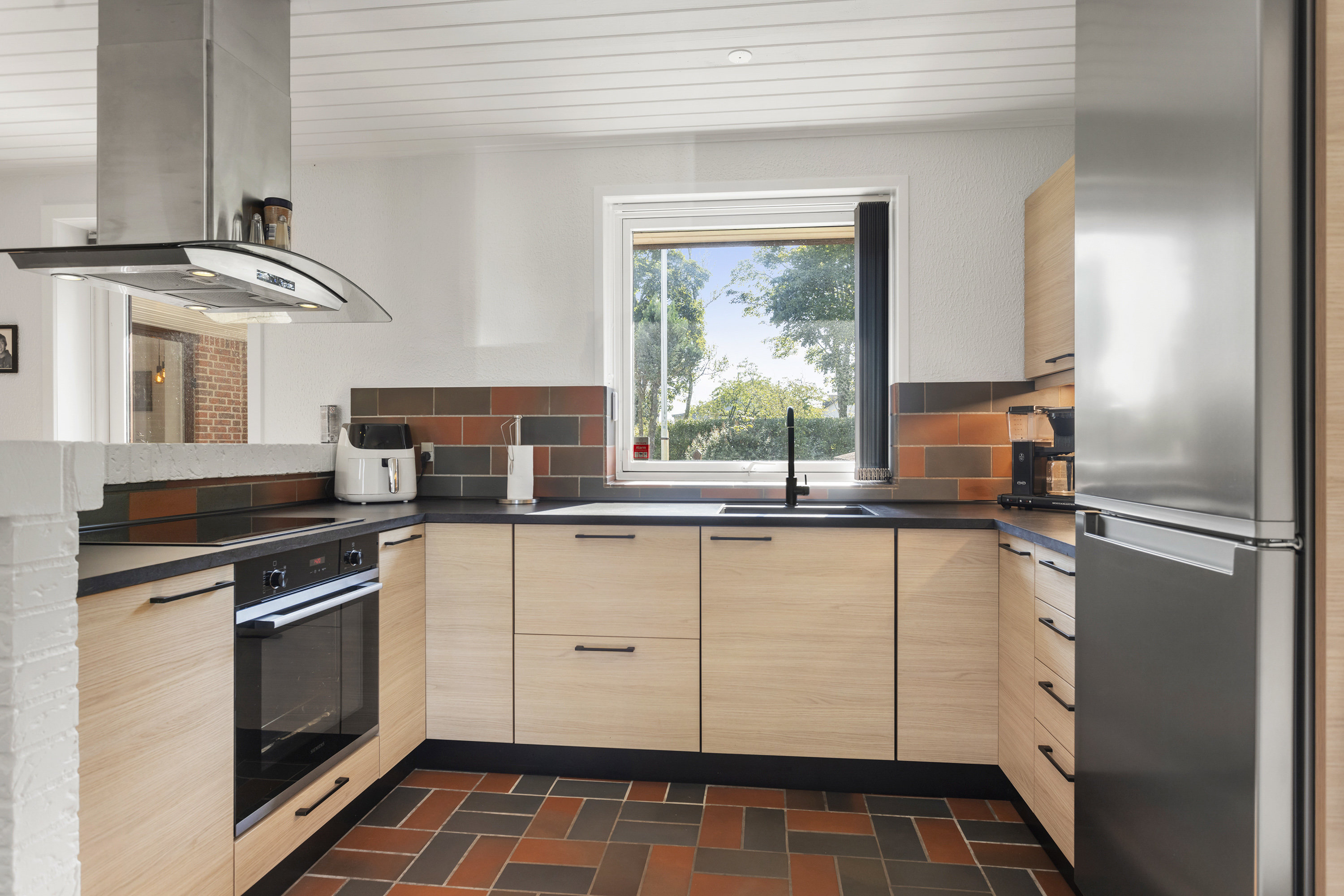 Miniaturebillede 1: køkken. Billede af Damsgårdsvej 1, 9900 Frederikshavn