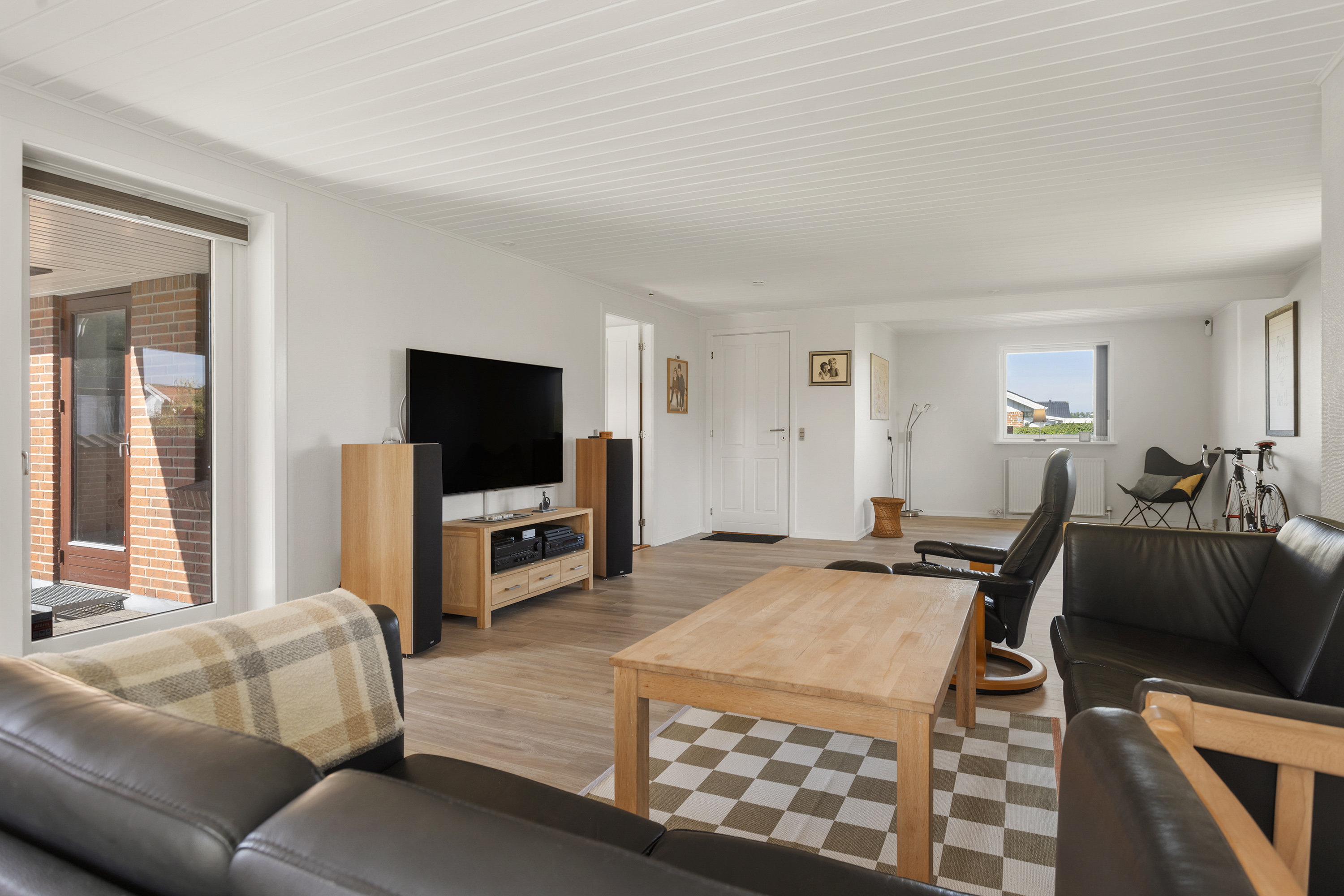 Fremhævet stue billede i fuldskærmstilstand. Billede af Damsgårdsvej 1, 9900 Frederikshavn