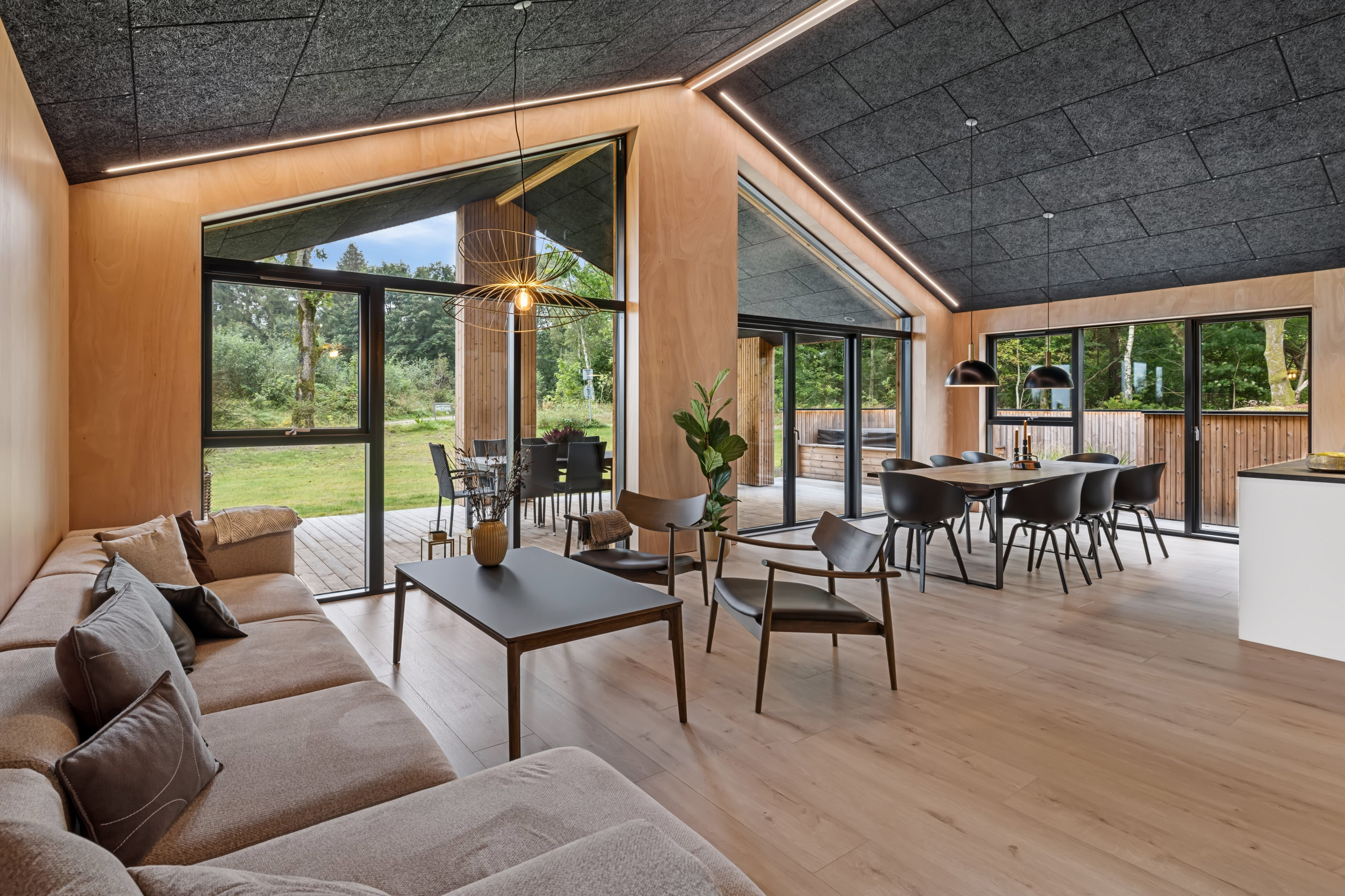 Fremhævet stue billede i fuldskærmstilstand. Billede af Lynderupvej 65D, Lynderup, 8832 Skals