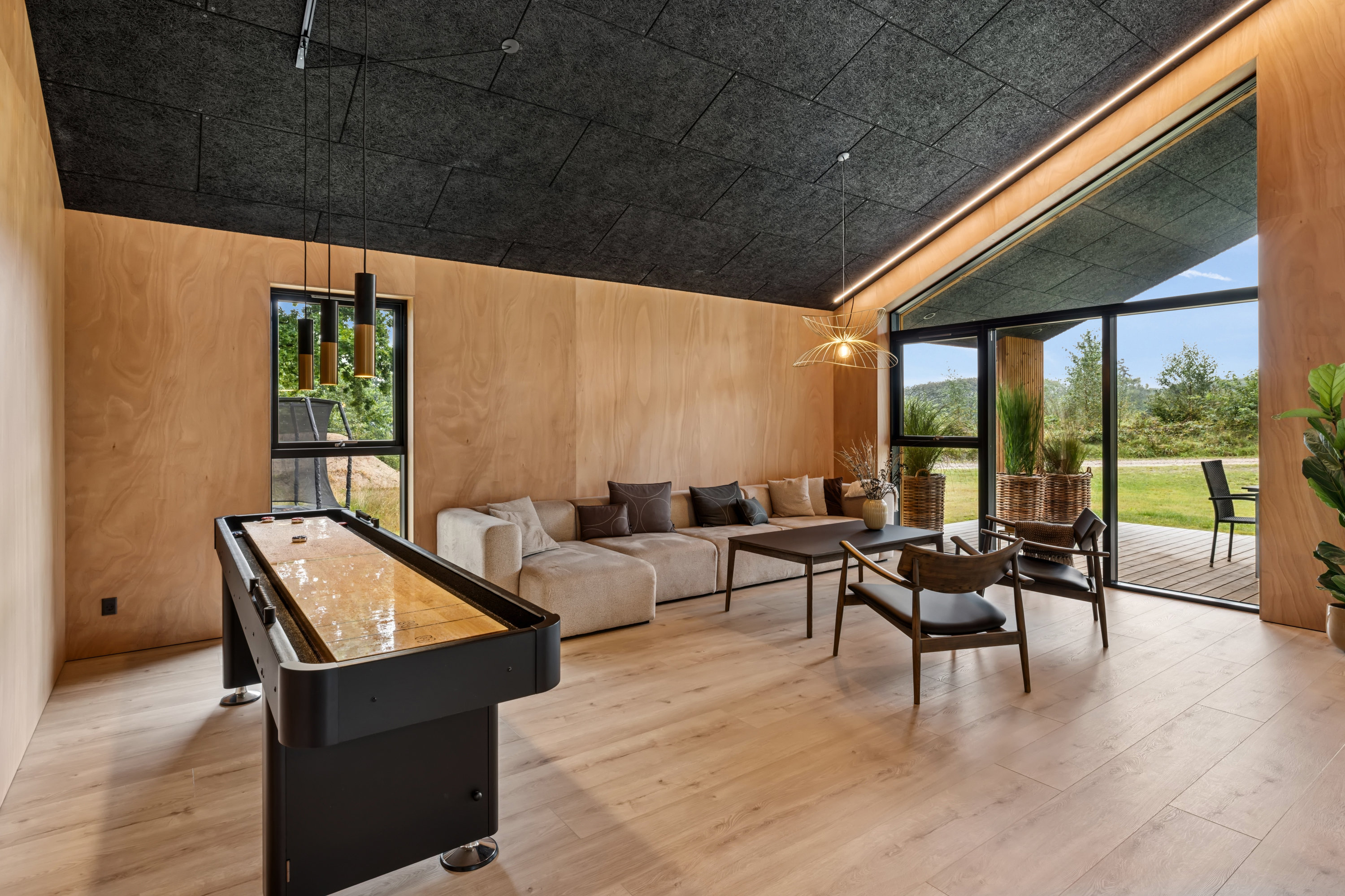 Fremhævet stue billede i fuldskærmstilstand. Billede af Lynderupvej 65D, Lynderup, 8832 Skals