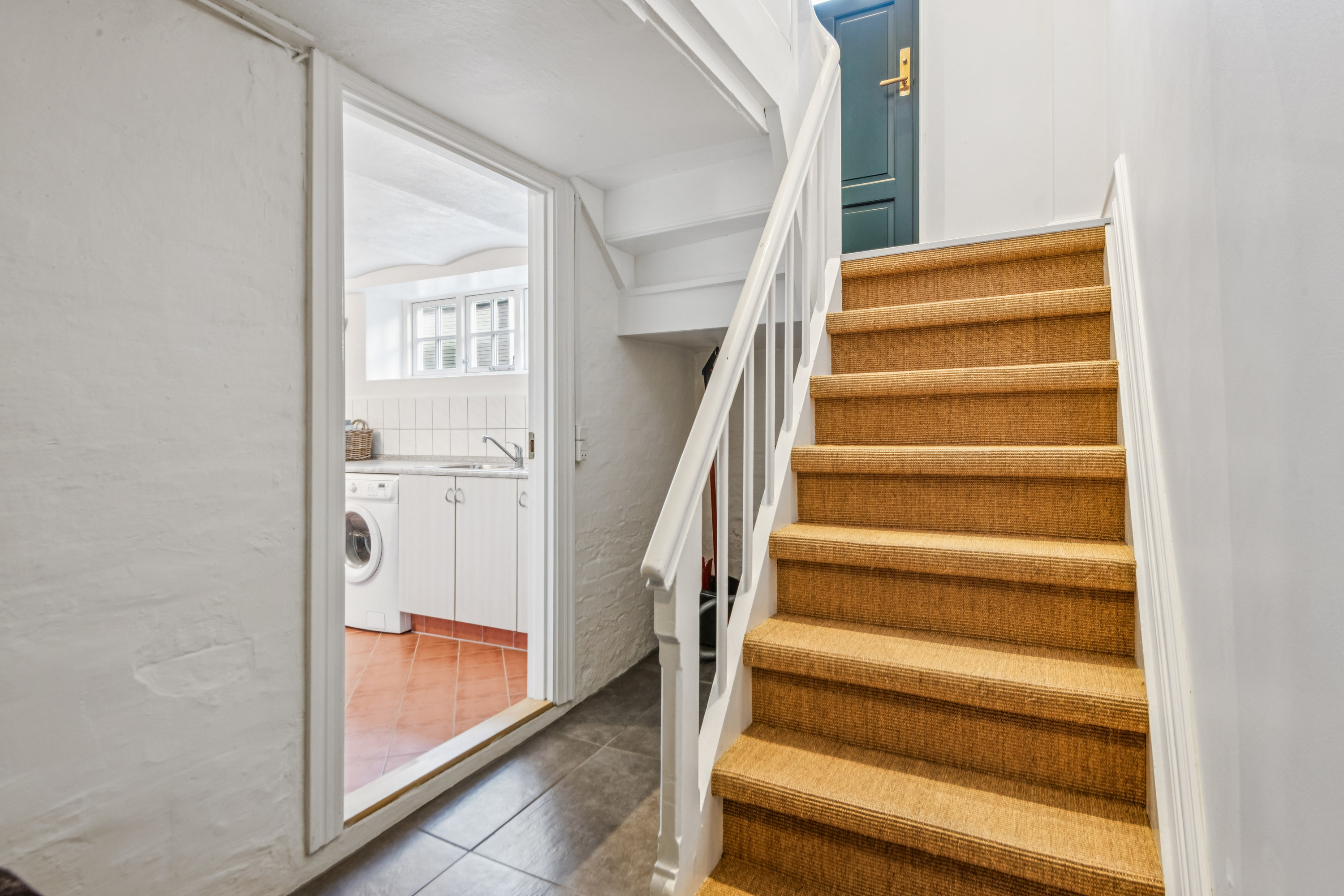 Fremhævet trappe billede i fuldskærmstilstand. Billede af Annebergvej 12, st.., 9000 Aalborg