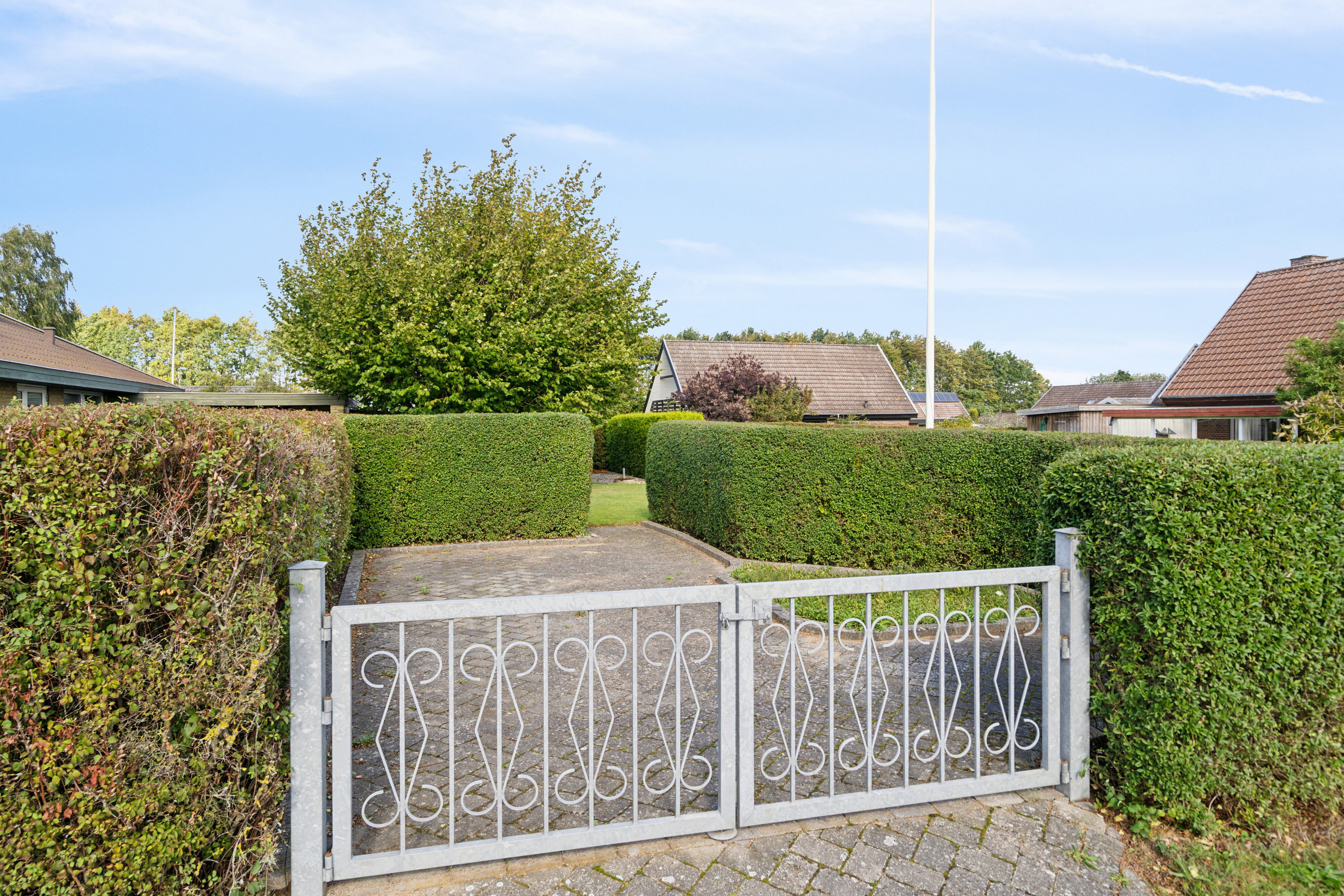 Fremhævet set fra vejen billede i fuldskærmstilstand. Billede af Lærkehaven 6, 5330 Munkebo