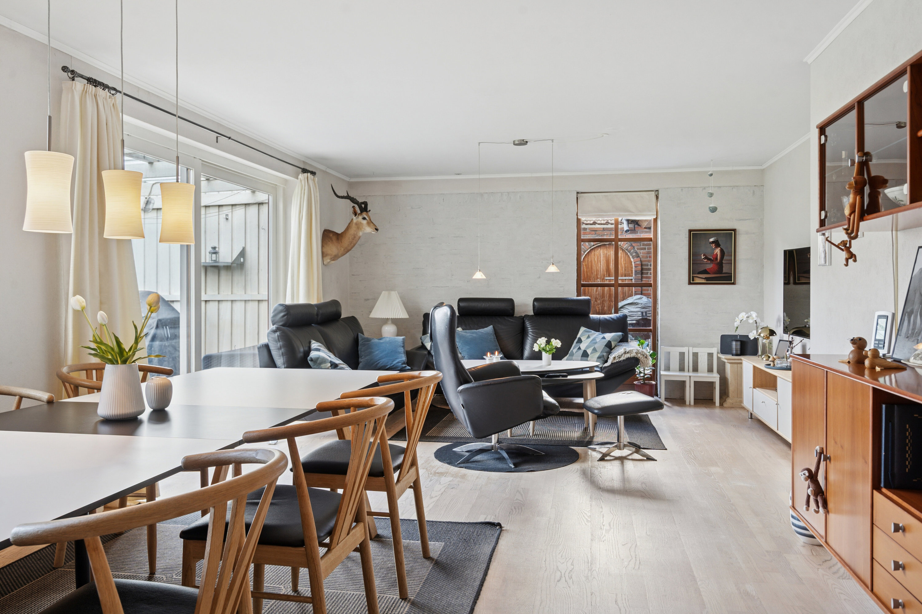 Fremhævet stue billede i fuldskærmstilstand. Billede af Lærkehaven 6, 5330 Munkebo