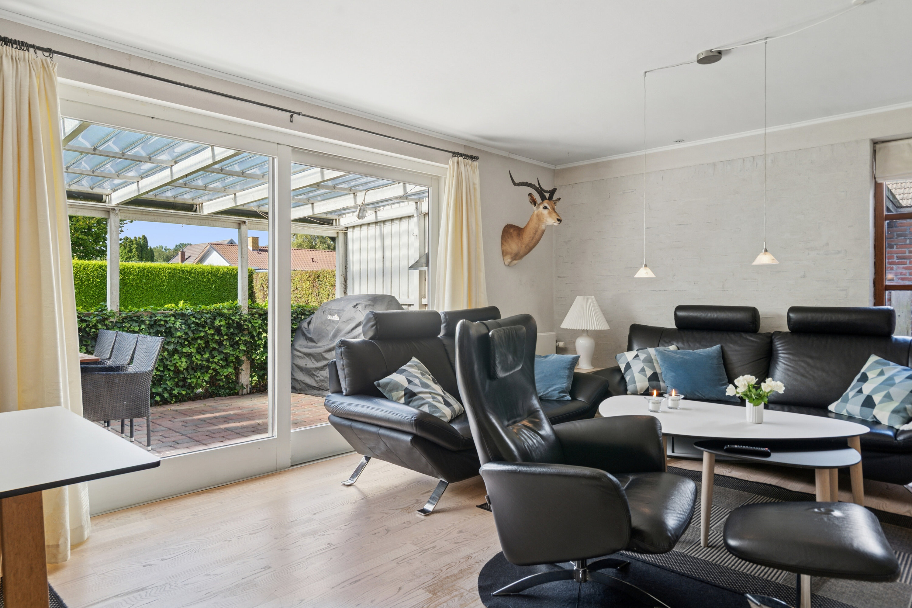 Fremhævet stue billede i fuldskærmstilstand. Billede af Lærkehaven 6, 5330 Munkebo