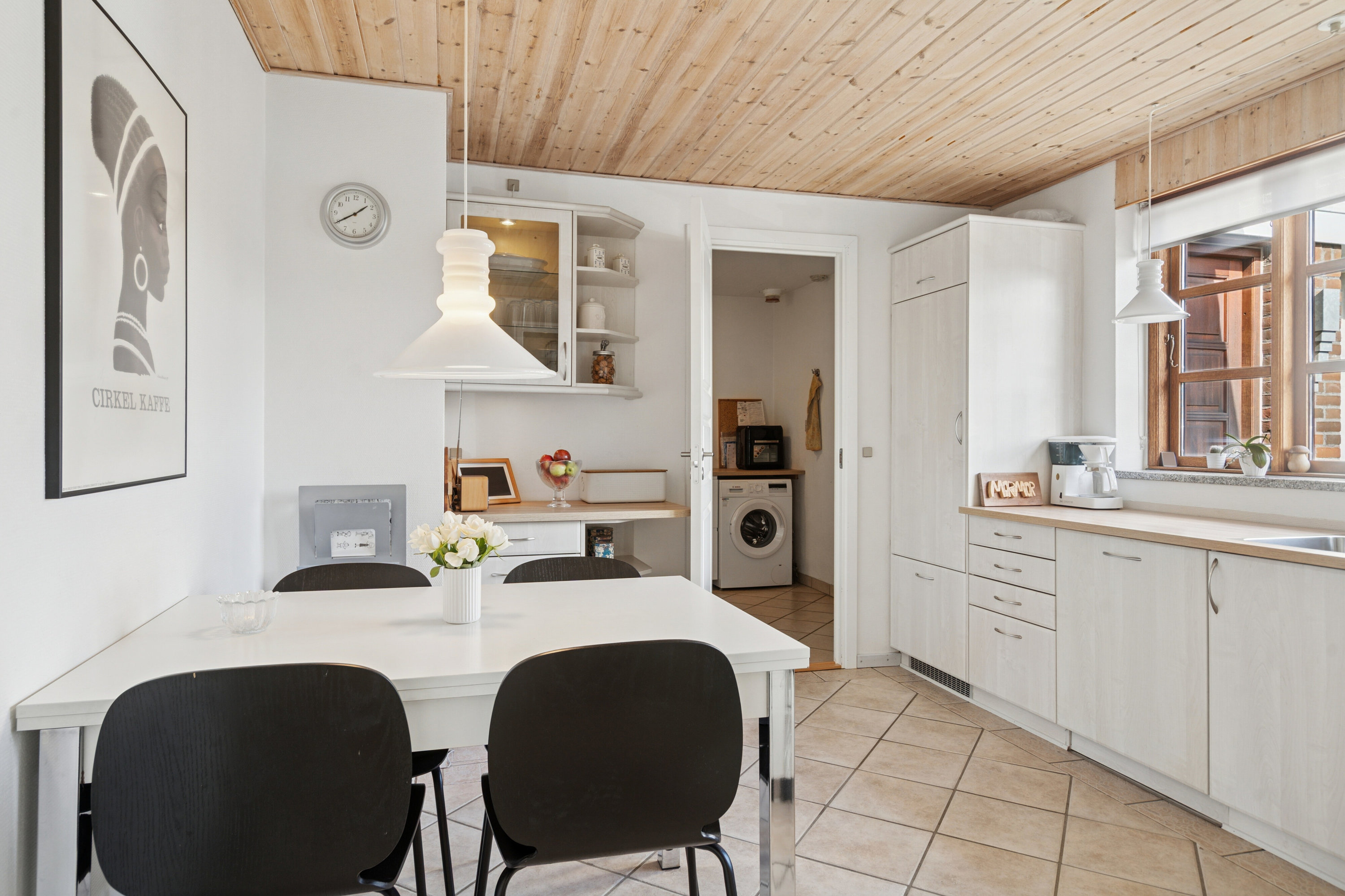 Fremhævet spisestue billede i fuldskærmstilstand. Billede af Lærkehaven 6, 5330 Munkebo