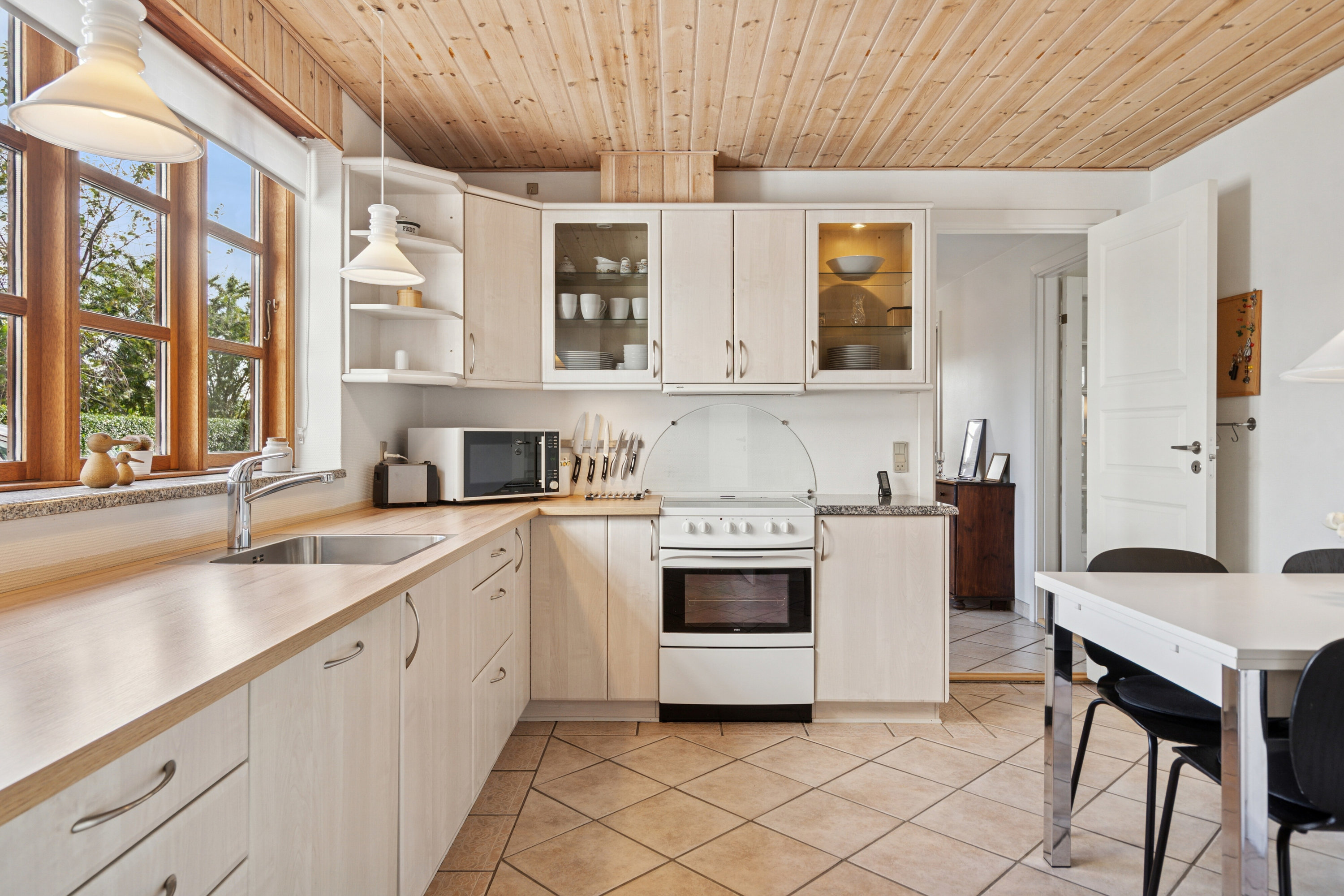 Fremhævet køkken billede i fuldskærmstilstand. Billede af Lærkehaven 6, 5330 Munkebo