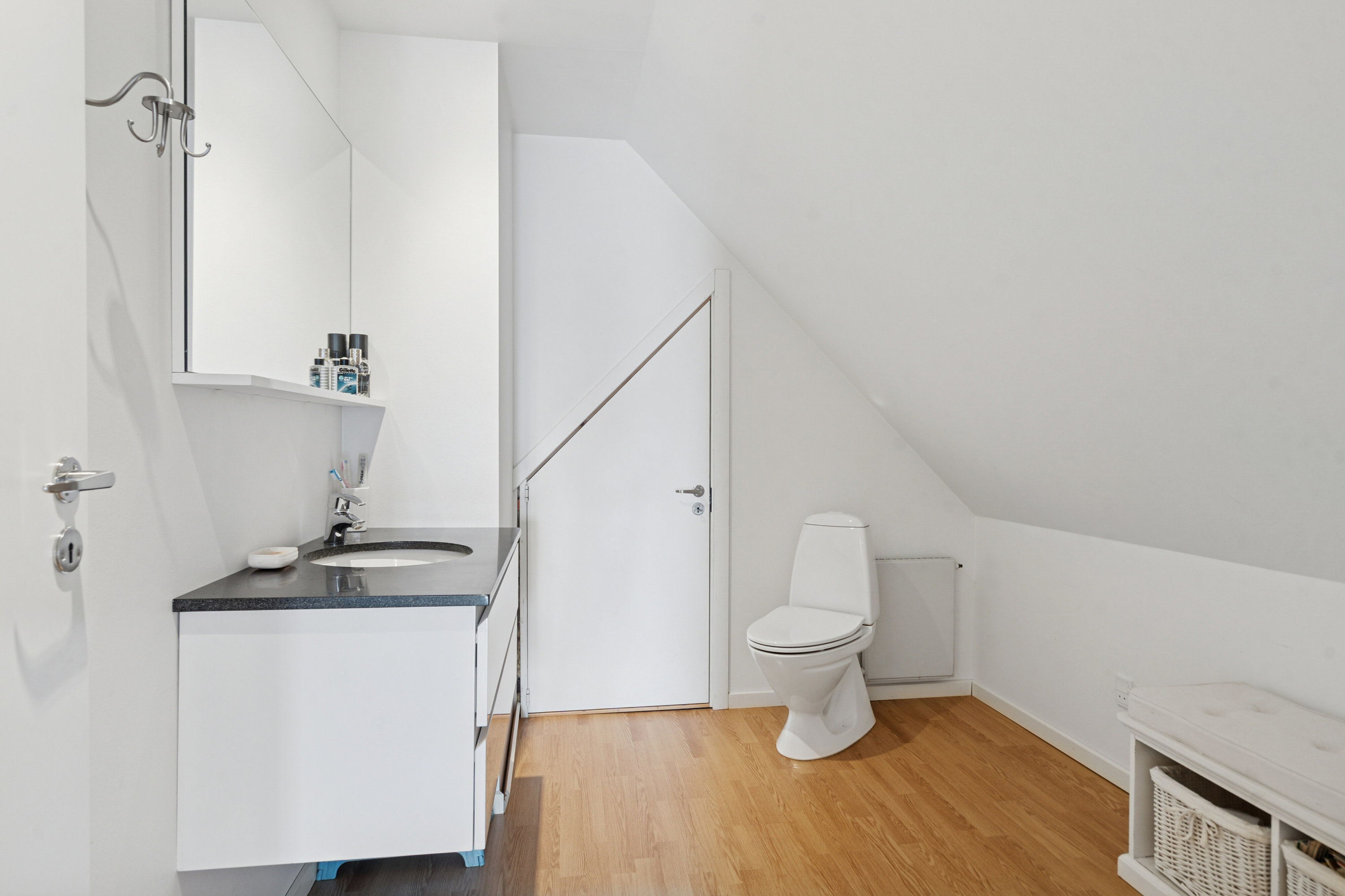 Fremhævet badeværelse billede i fuldskærmstilstand. Billede af Lærkehaven 6, 5330 Munkebo