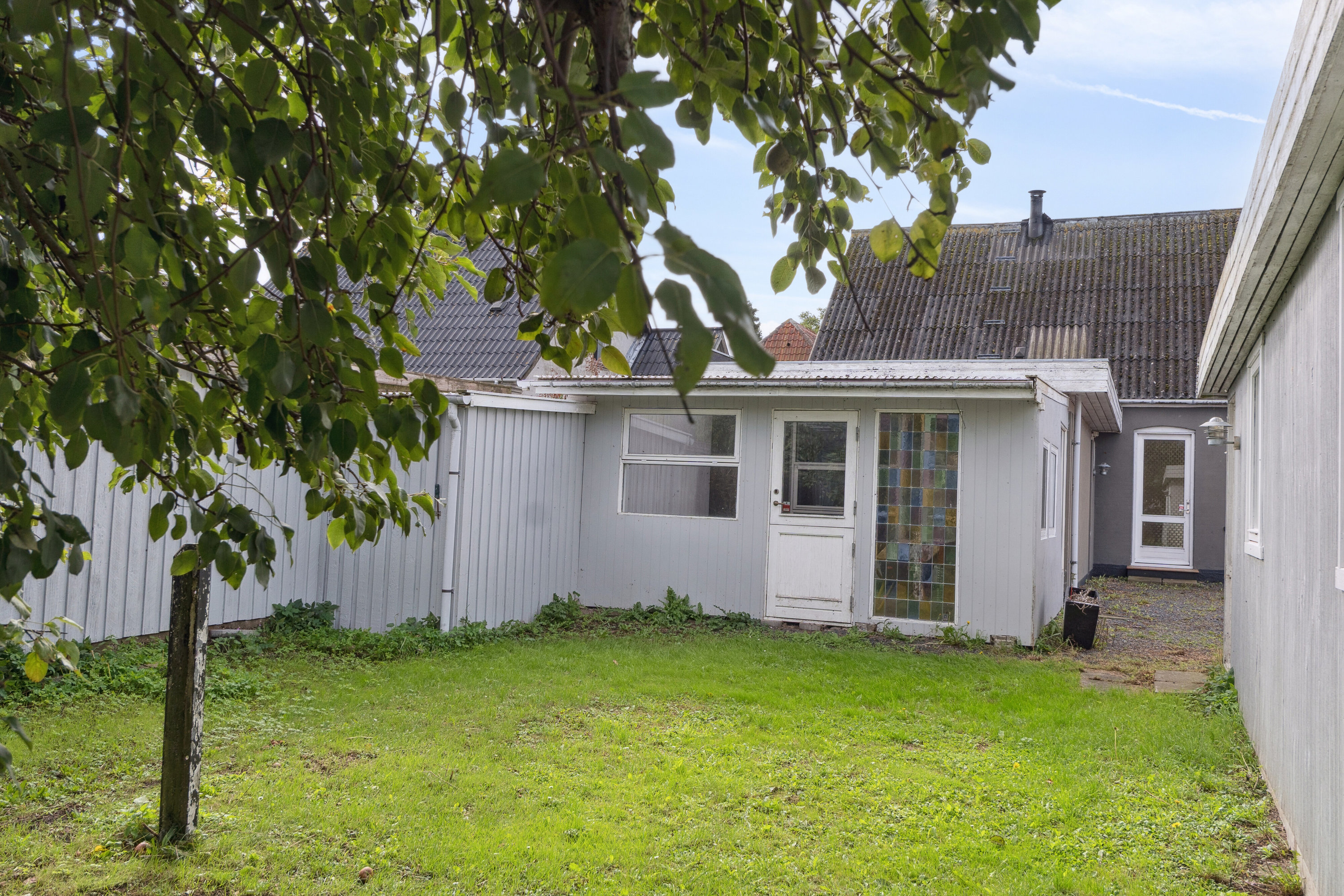 Fremhævet set fra haven billede i fuldskærmstilstand. Billede af Klarskovvej 75, 4760 Vordingborg