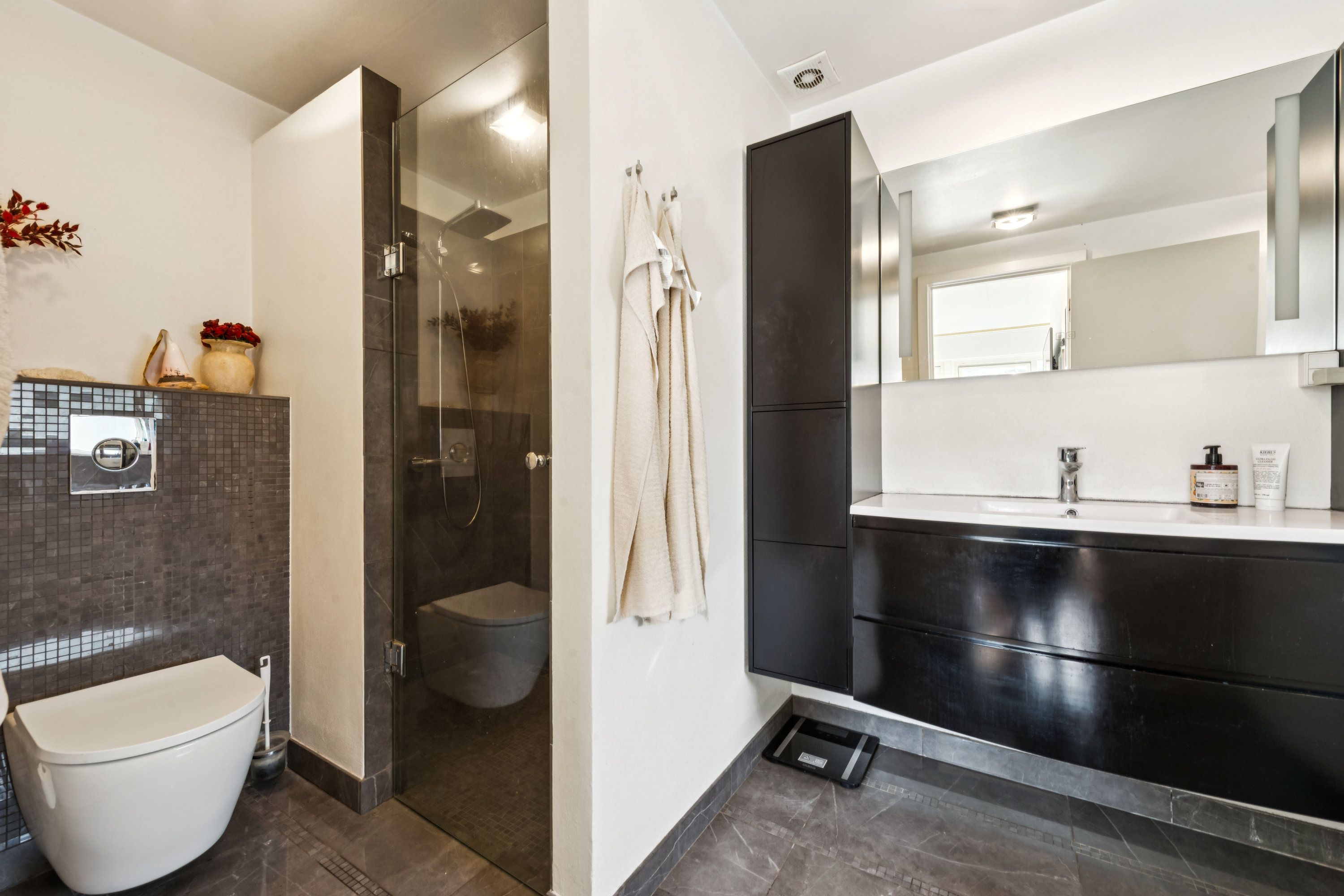 Fremhævet badeværelse billede i fuldskærmstilstand. Billede af Randtoftevej 8, 2670 Greve