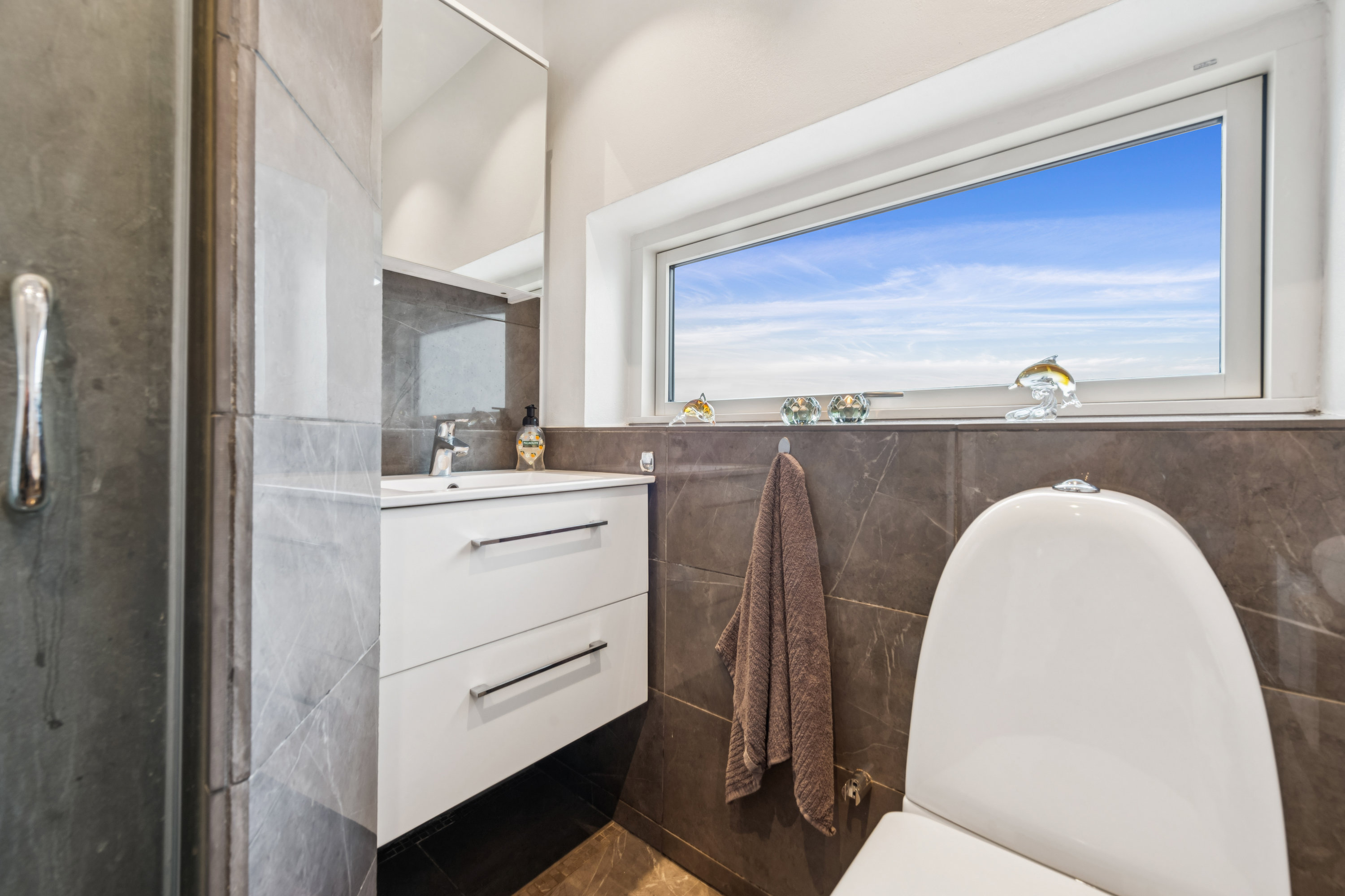 Fremhævet badeværelse billede i fuldskærmstilstand. Billede af Randtoftevej 8, 2670 Greve