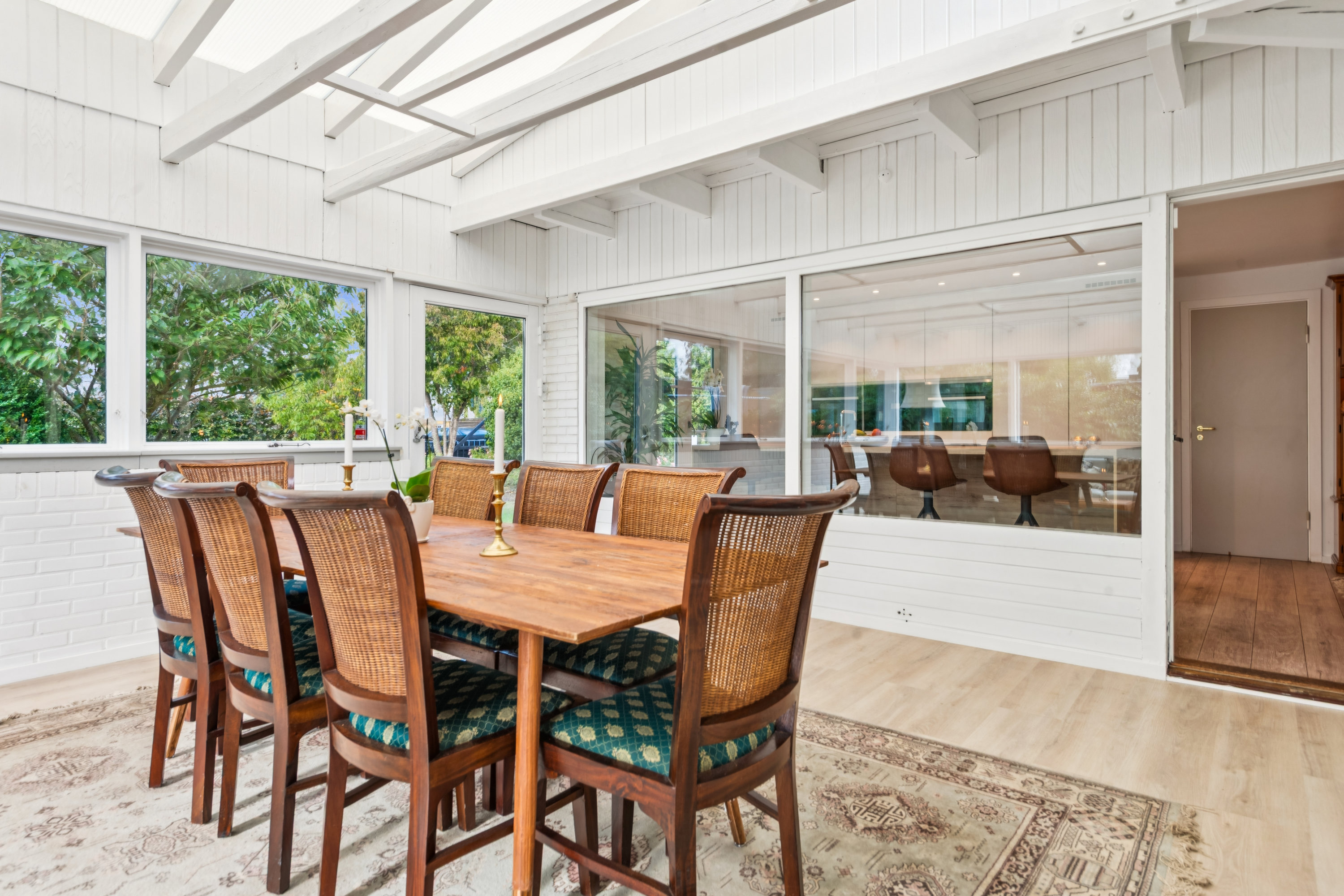 Fremhævet udestue billede i fuldskærmstilstand. Billede af Randtoftevej 8, 2670 Greve