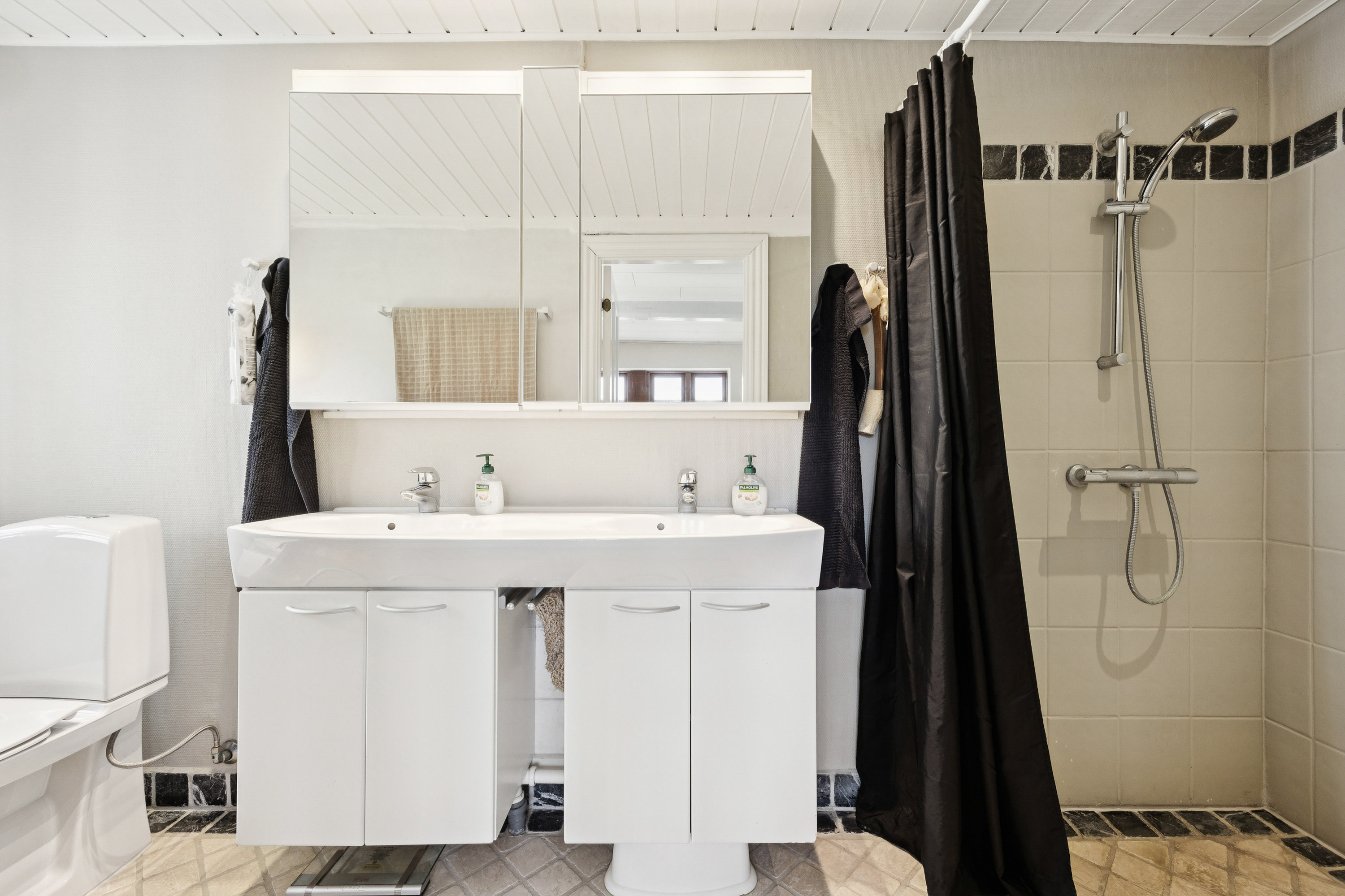 Fremhævet badeværelse billede i fuldskærmstilstand. Billede af Nebsmøllevej 68C, Ortved, 4100 Ringsted