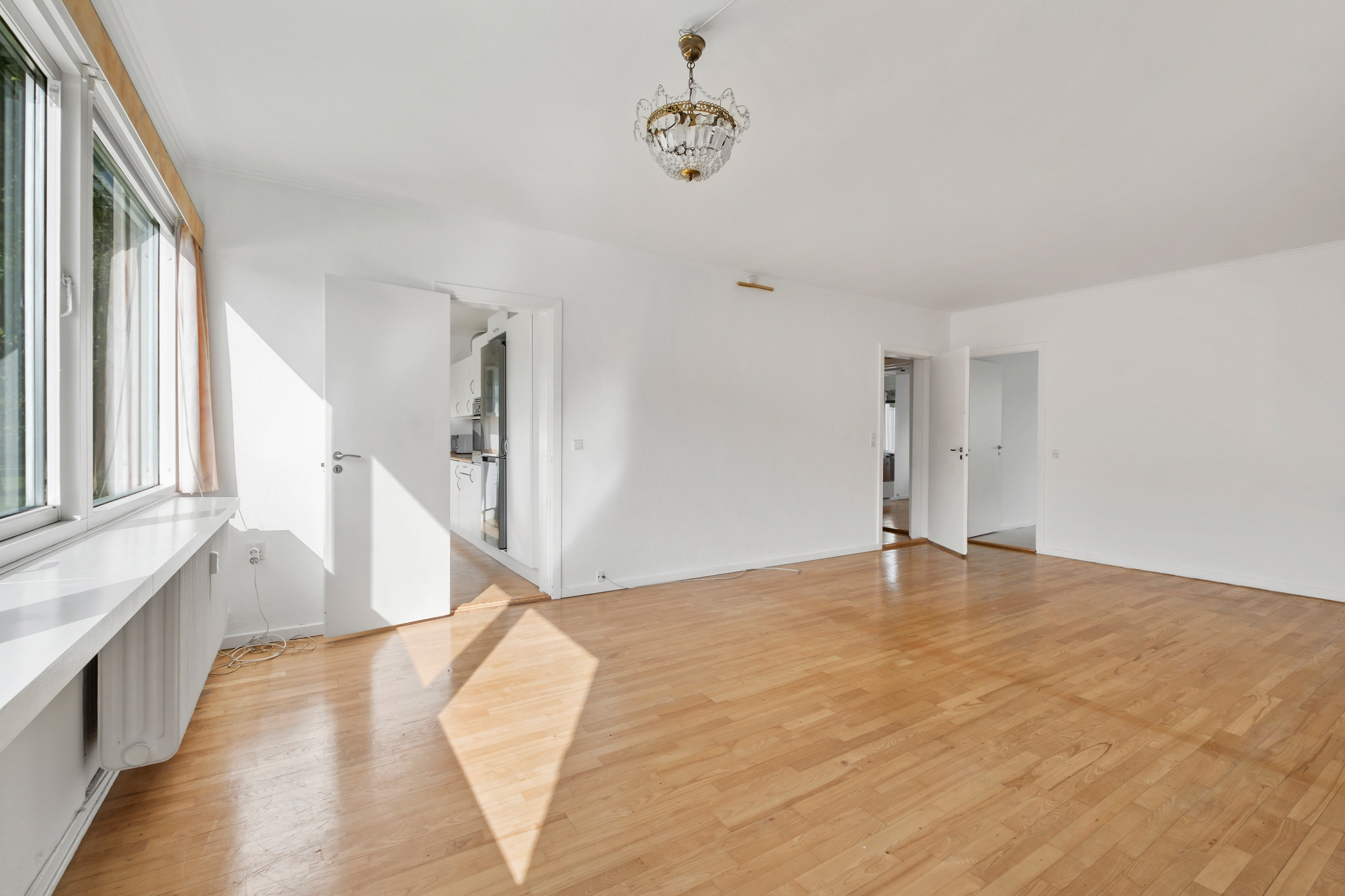 Fremhævet stue billede i fuldskærmstilstand. Billede af Jægersborg Alle 247, st.. tv., 2820 Gentofte