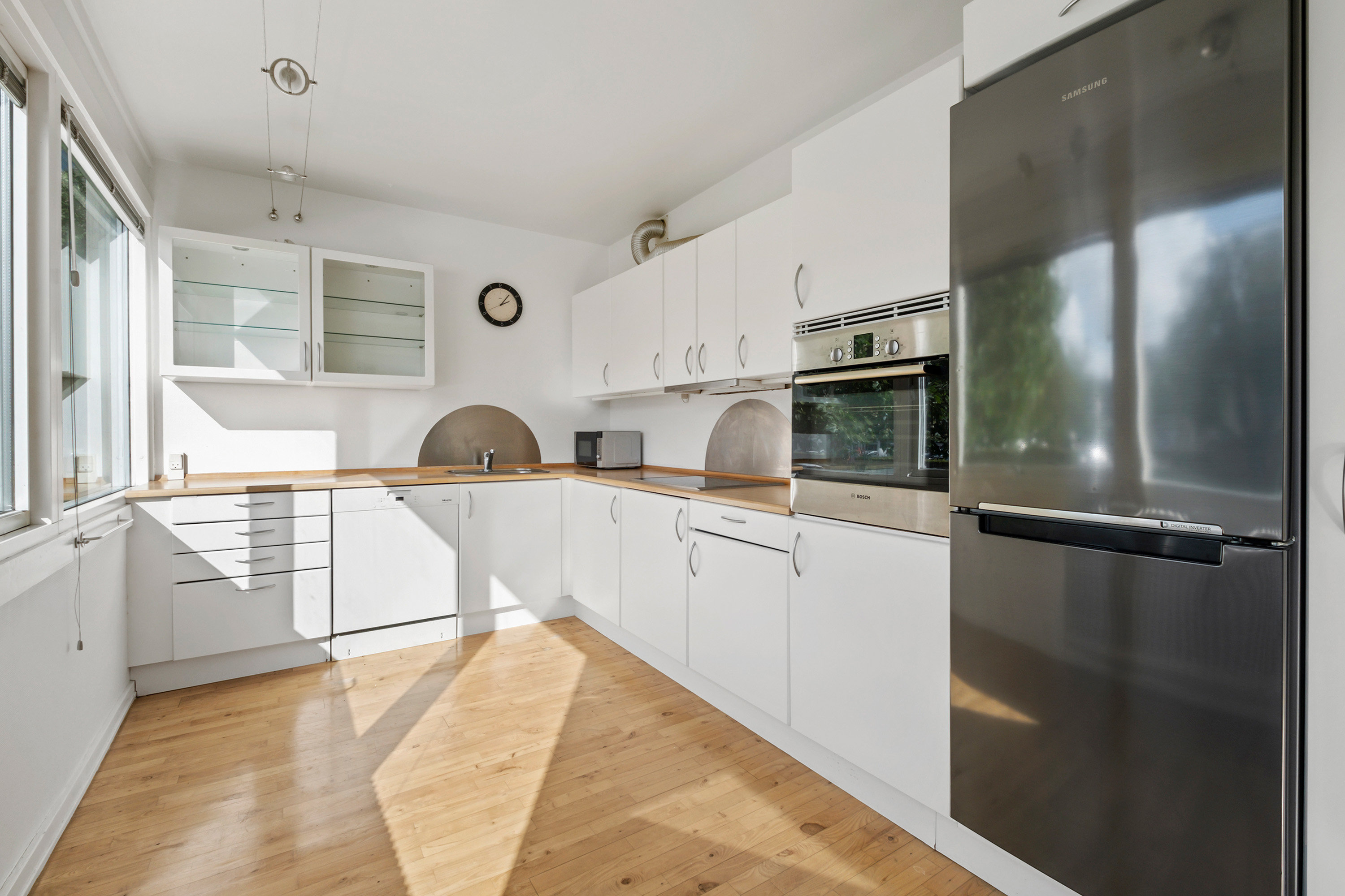 Fremhævet køkken billede i fuldskærmstilstand. Billede af Jægersborg Alle 247, st.. tv., 2820 Gentofte