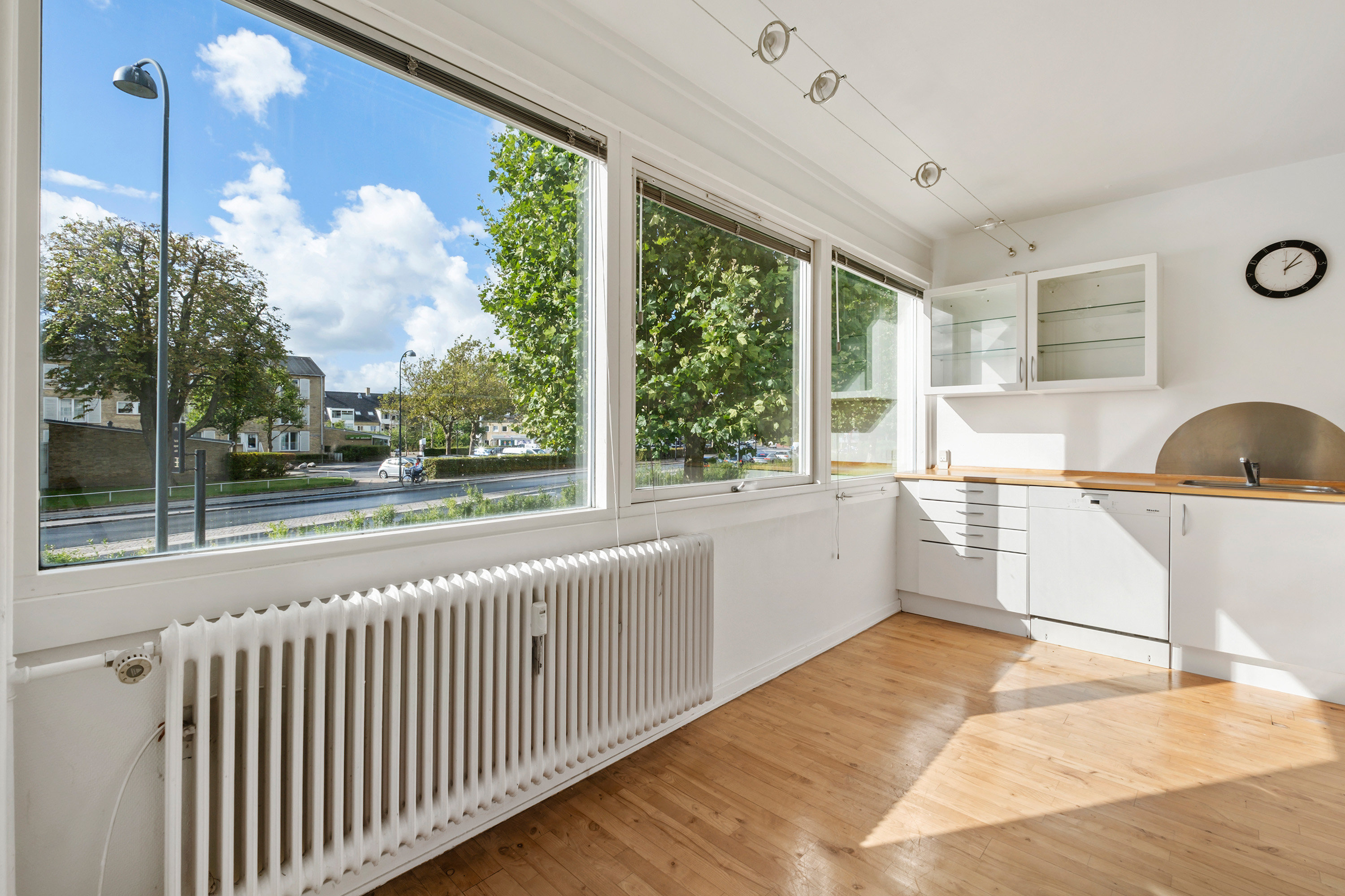 Fremhævet køkken billede i fuldskærmstilstand. Billede af Jægersborg Alle 247, st.. tv., 2820 Gentofte