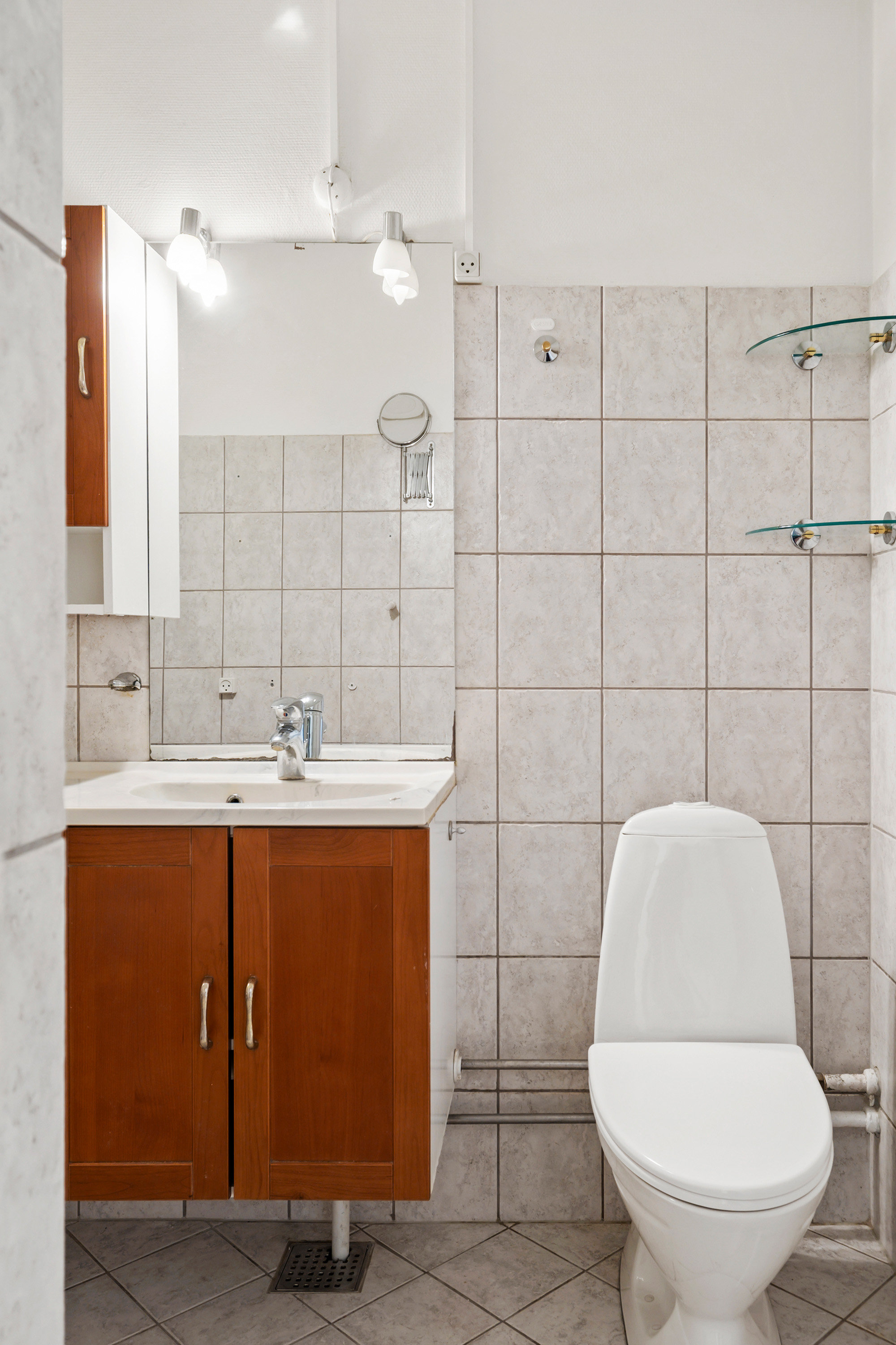 Fremhævet toilet billede i fuldskærmstilstand. Billede af Jægersborg Alle 247, st.. tv., 2820 Gentofte