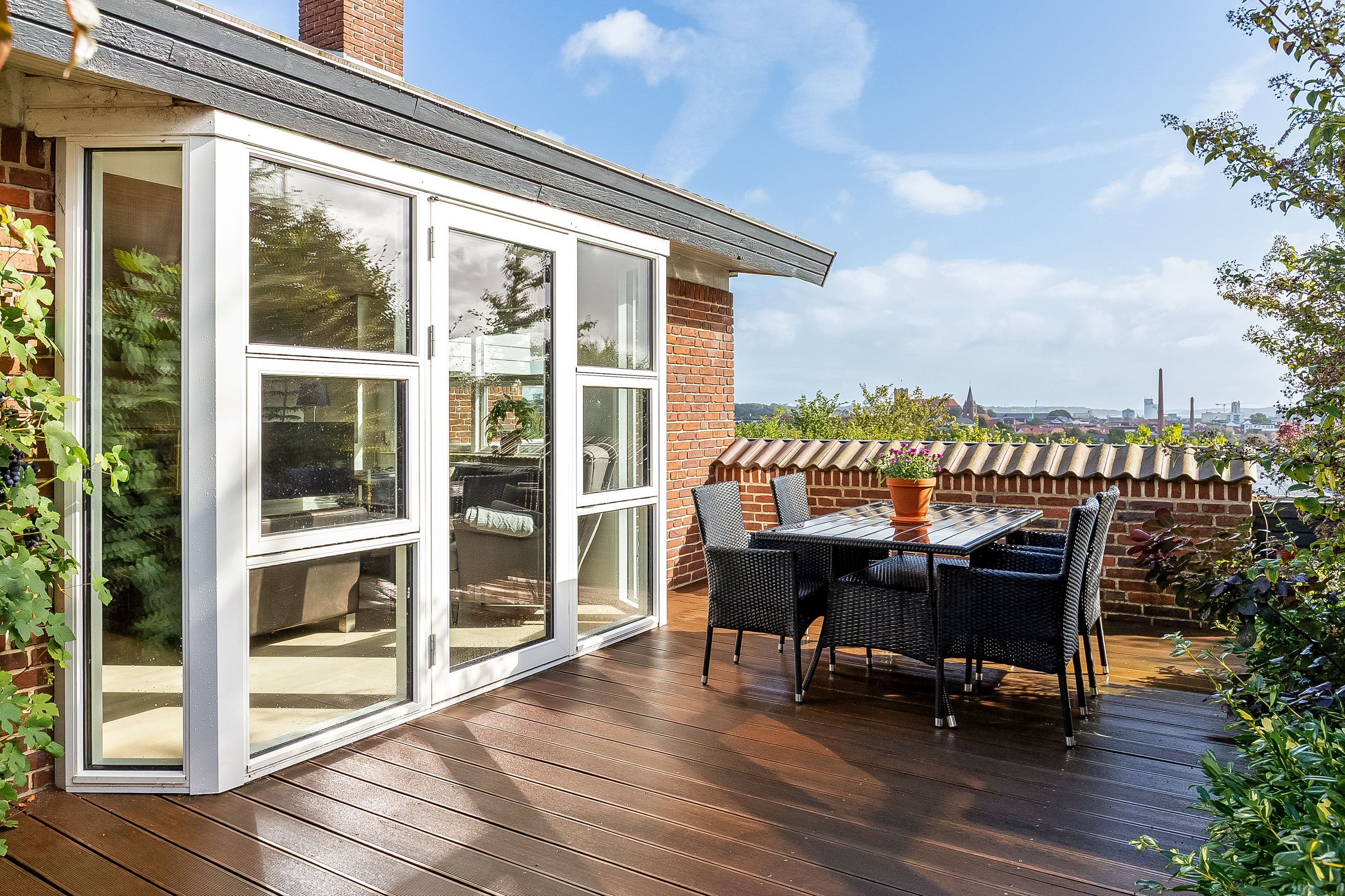 Fremhævet terrasse billede i fuldskærmstilstand. Billede af Poul Møllers Vej 8, 6000 Kolding