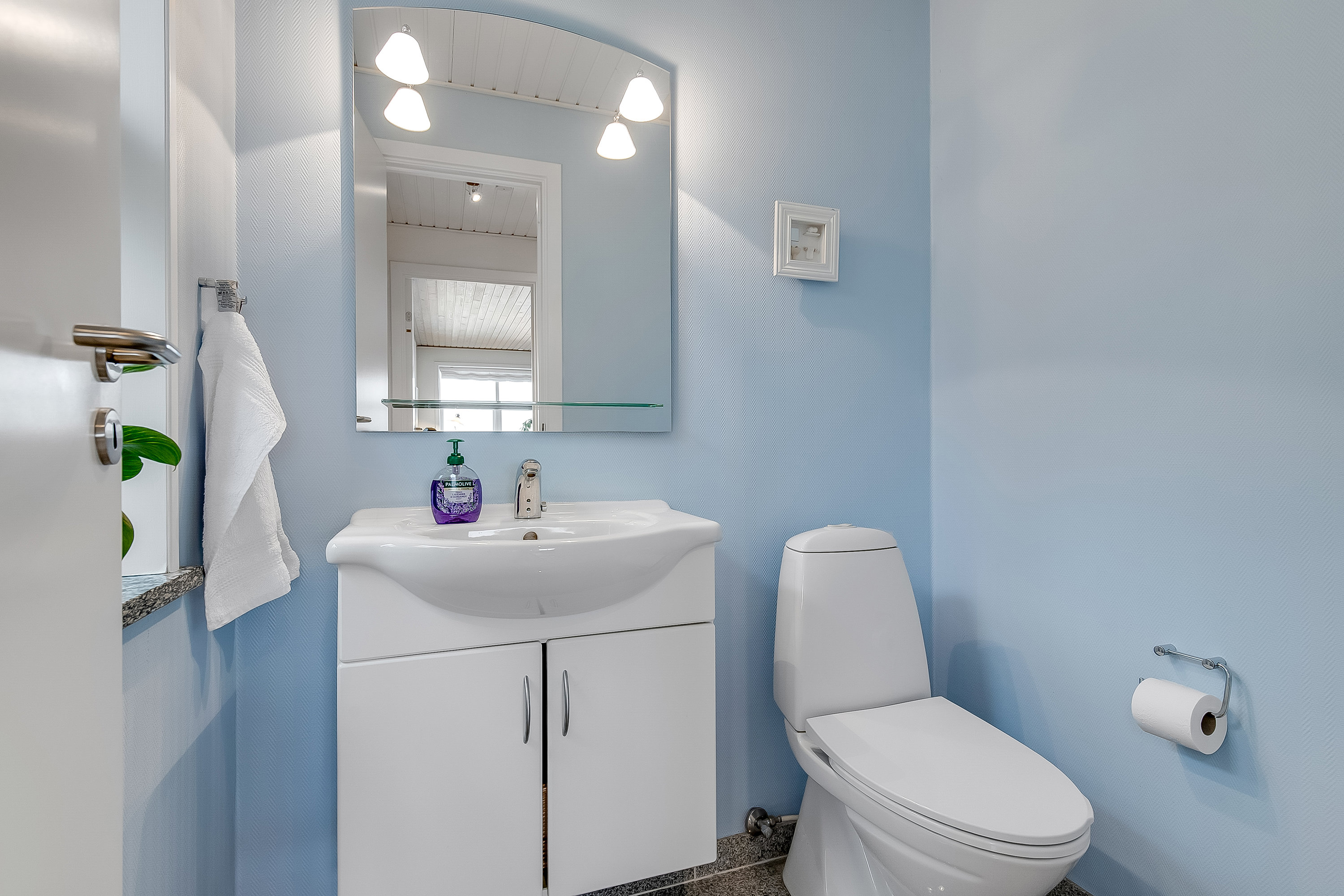 Fremhævet gæstetoilet billede i fuldskærmstilstand. Billede af Poul Møllers Vej 8, 6000 Kolding