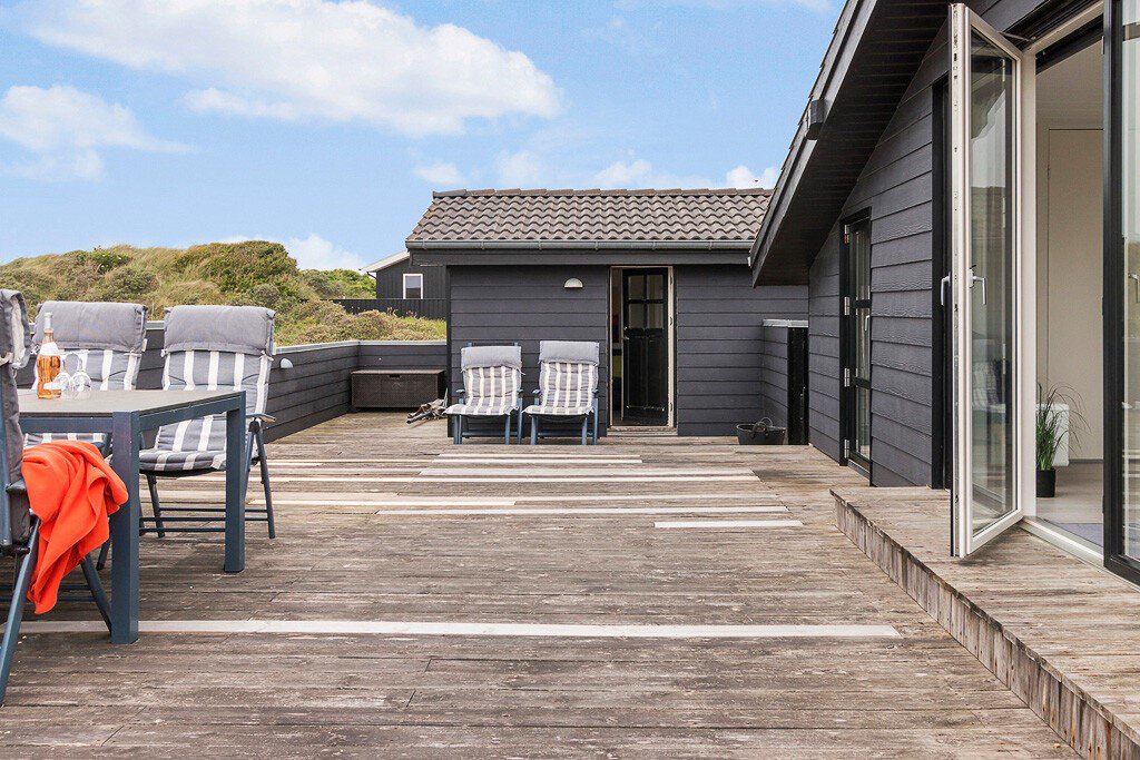Fremhævet terrasse billede i fuldskærmstilstand. Billede af Revlingerenden 7, Lønstrup, 9800 Hjørring
