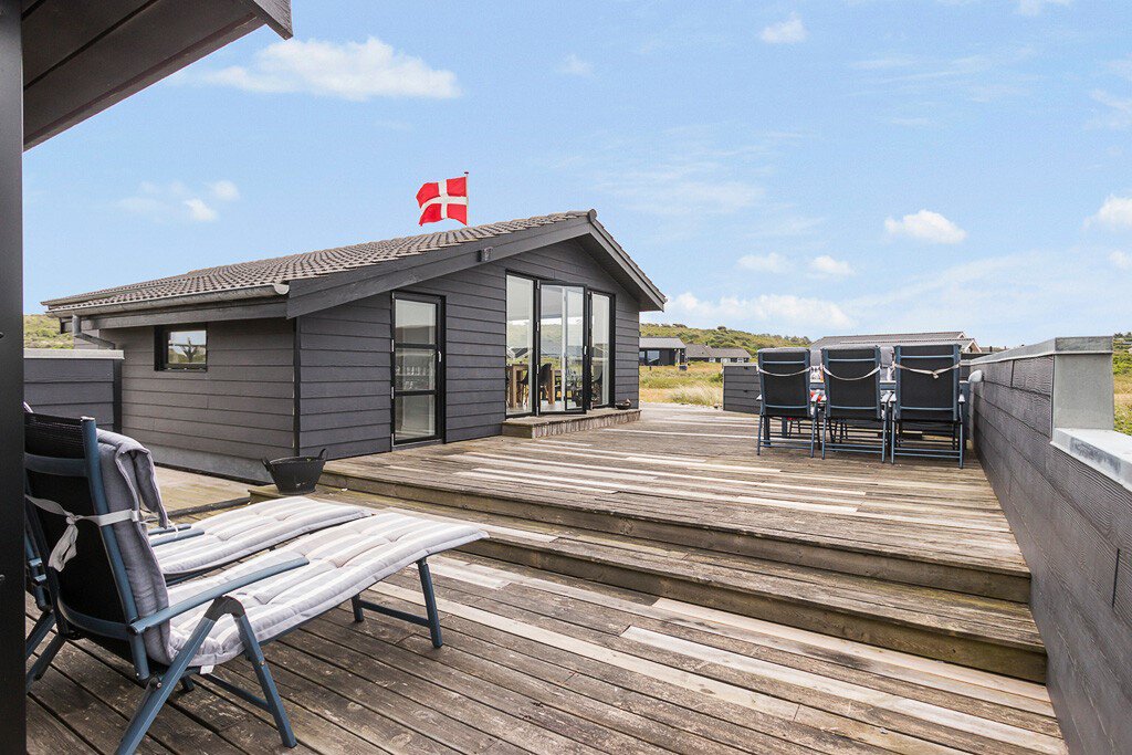 Fremhævet terrasse billede i fuldskærmstilstand. Billede af Revlingerenden 7, Lønstrup, 9800 Hjørring