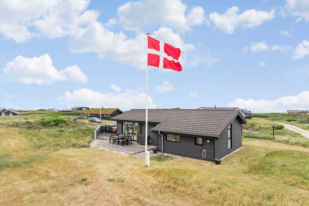 Fremhævet set ude fra billede i fuldskærmstilstand. Billede af Revlingerenden 7, Lønstrup, 9800 Hjørring