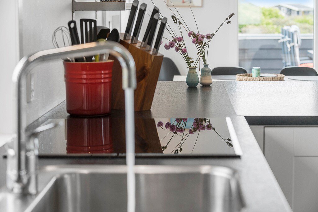 Fremhævet køkken billede i fuldskærmstilstand. Billede af Revlingerenden 7, Lønstrup, 9800 Hjørring