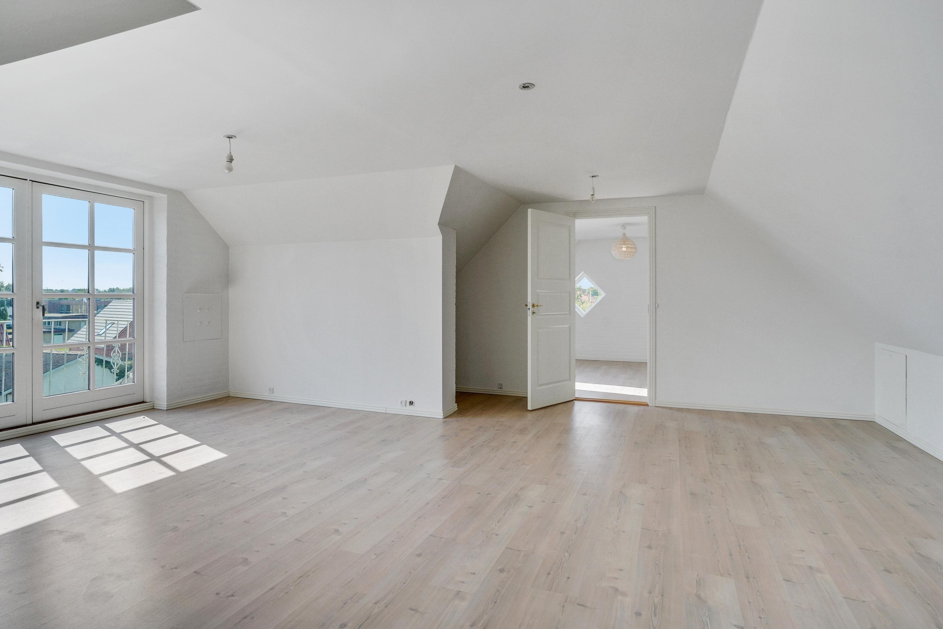 Fremhævet stue billede i fuldskærmstilstand. Billede af Grønningen 4, 9600 Aars