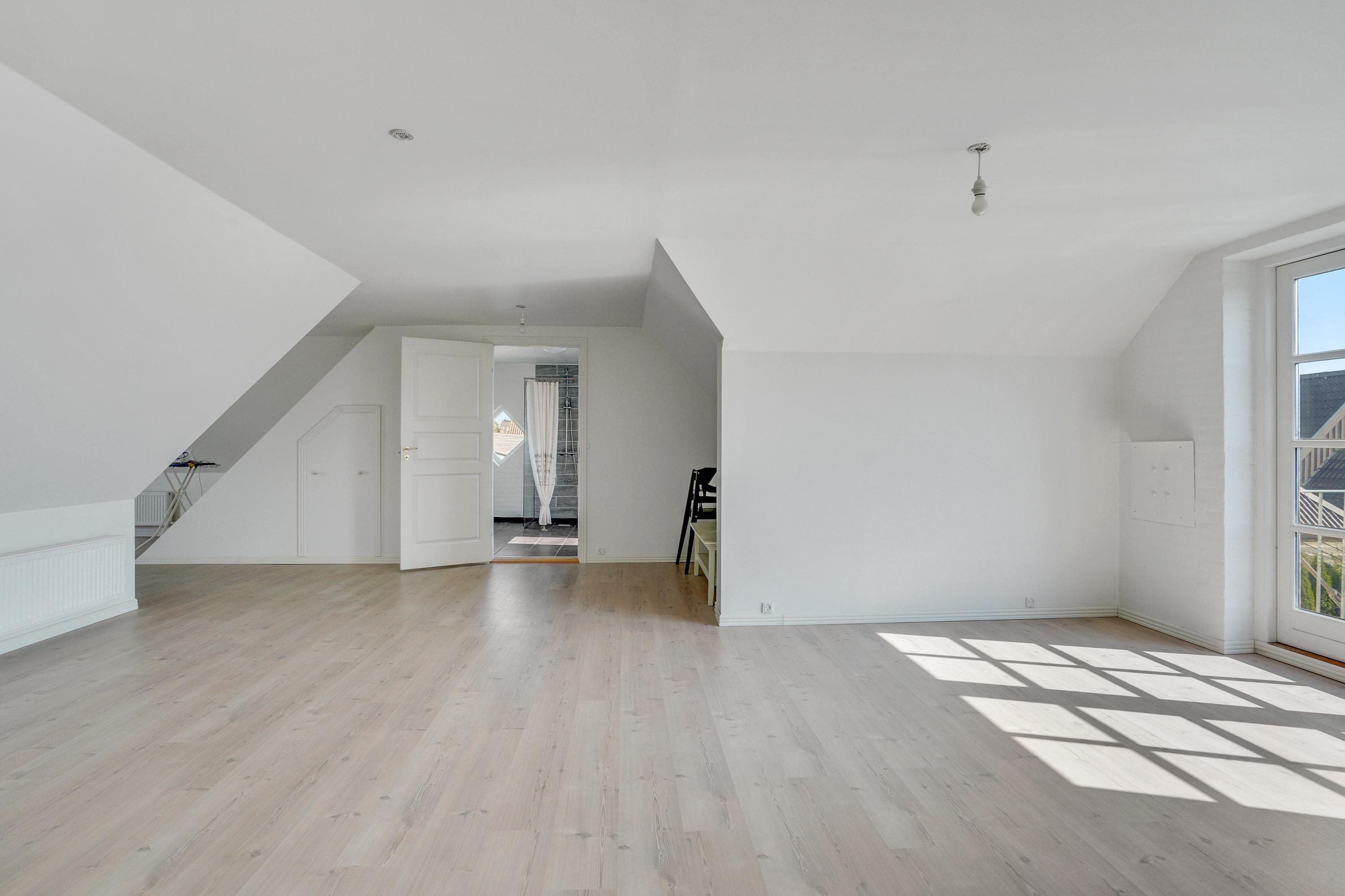 Fremhævet stue billede i fuldskærmstilstand. Billede af Grønningen 4, 9600 Aars