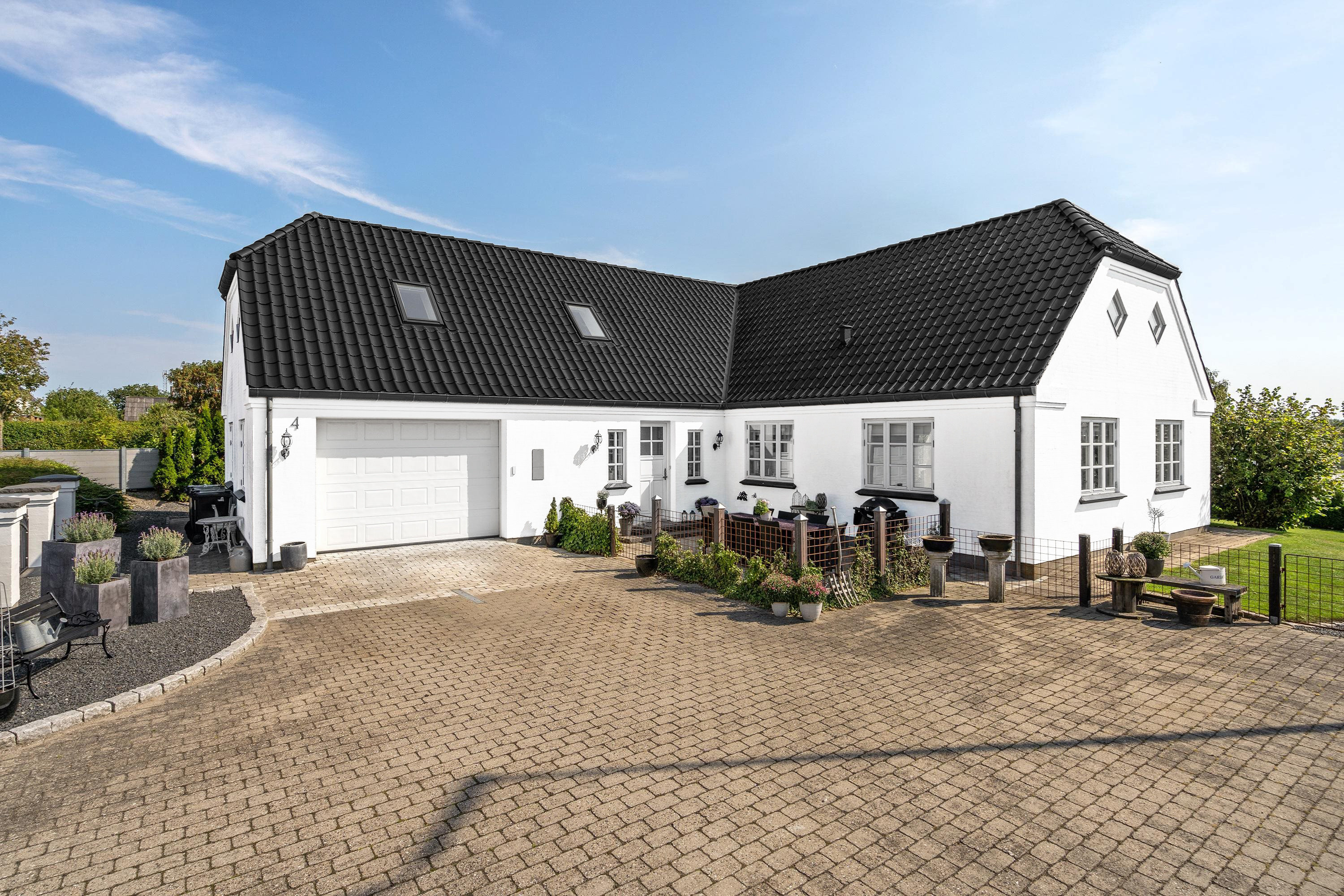 Fremhævet facade billede i fuldskærmstilstand. Billede af Grønningen 4, 9600 Aars