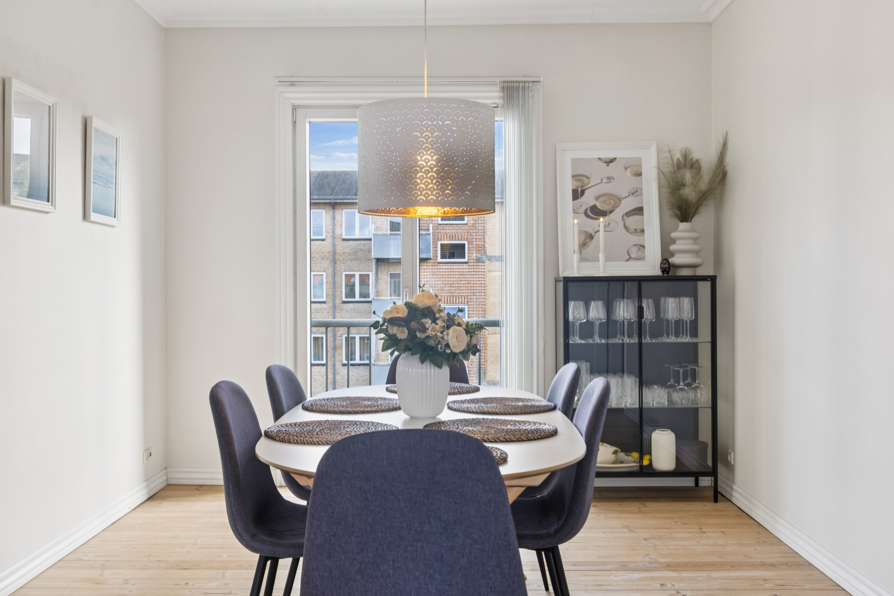 Fremhævet stue billede i fuldskærmstilstand. Billede af Sønderbro 15, 3. tv., 9000 Aalborg