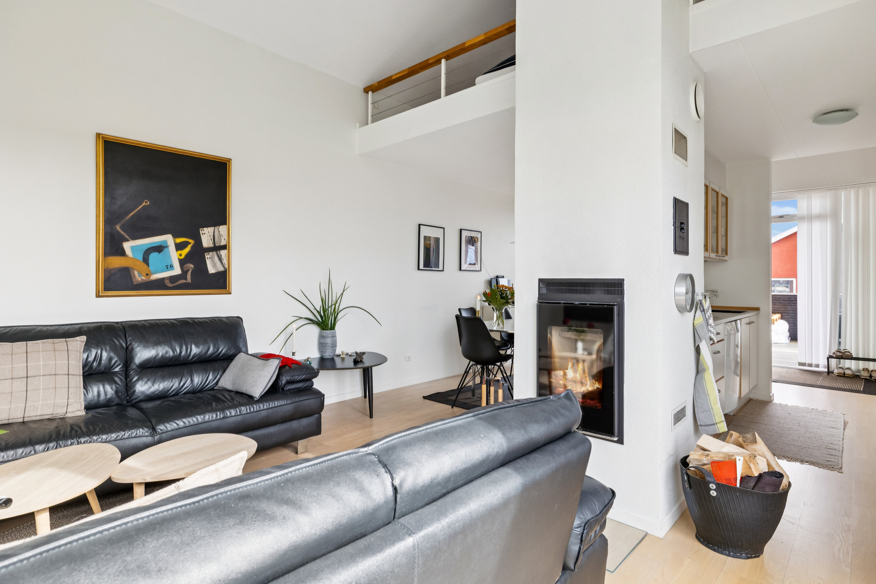 Fremhævet stue billede i fuldskærmstilstand. Billede af Havnen 32, Øster Hurup, 9560 Hadsund